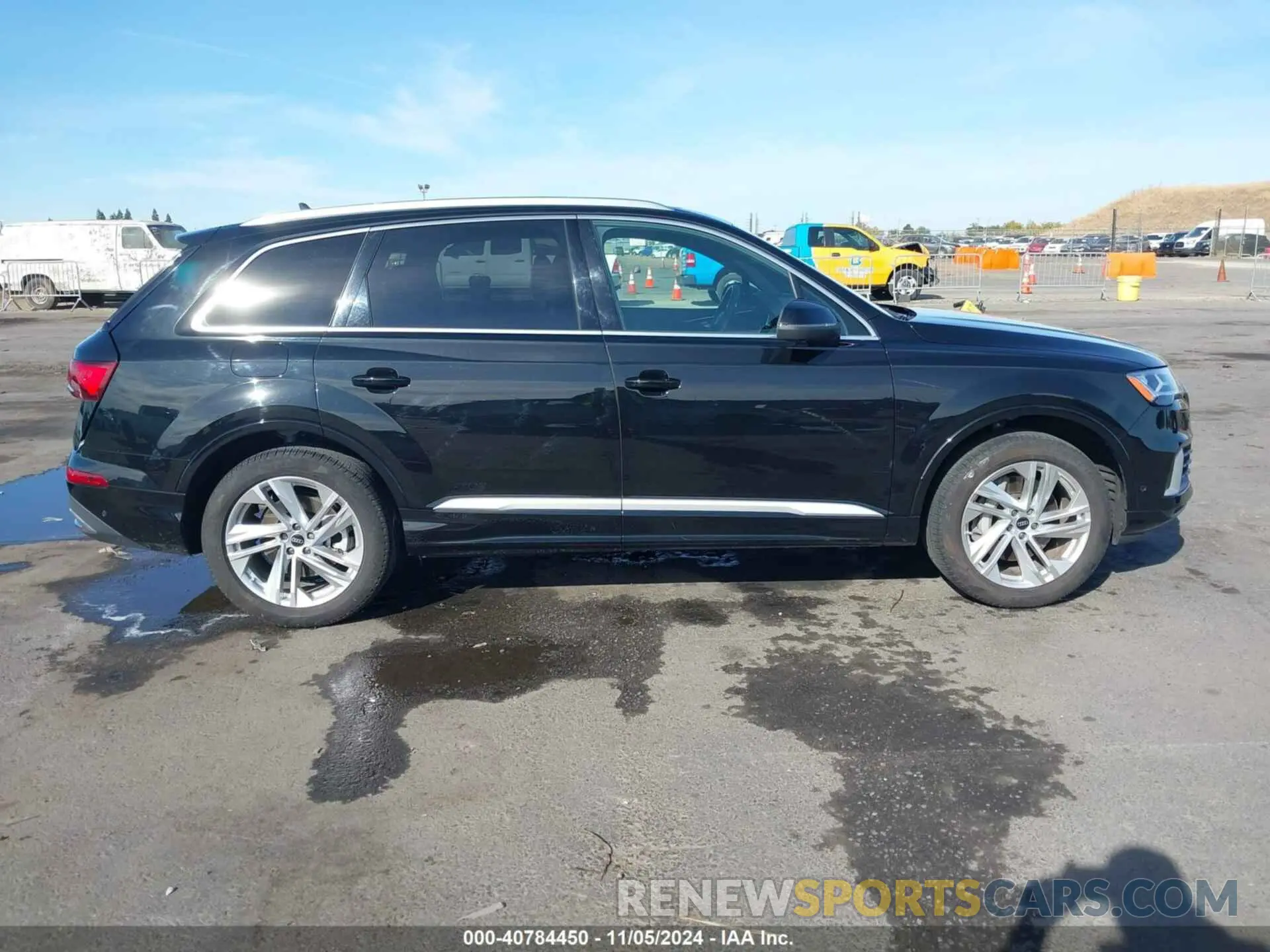 13 Photograph of a damaged car WA1ACBF7XPD014240 AUDI Q7 2023