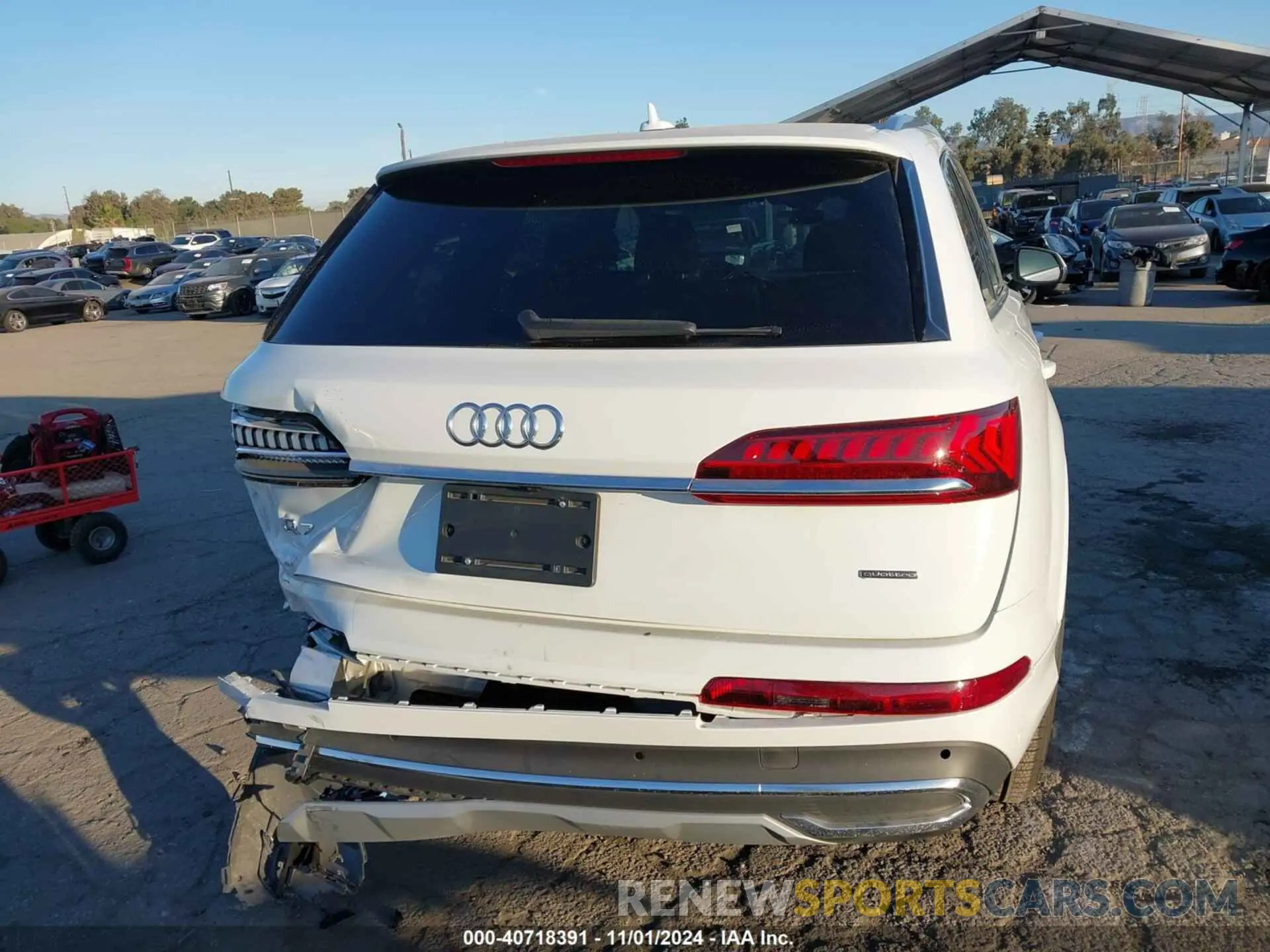 17 Photograph of a damaged car WA1AXBF70PD017877 AUDI Q7 2023