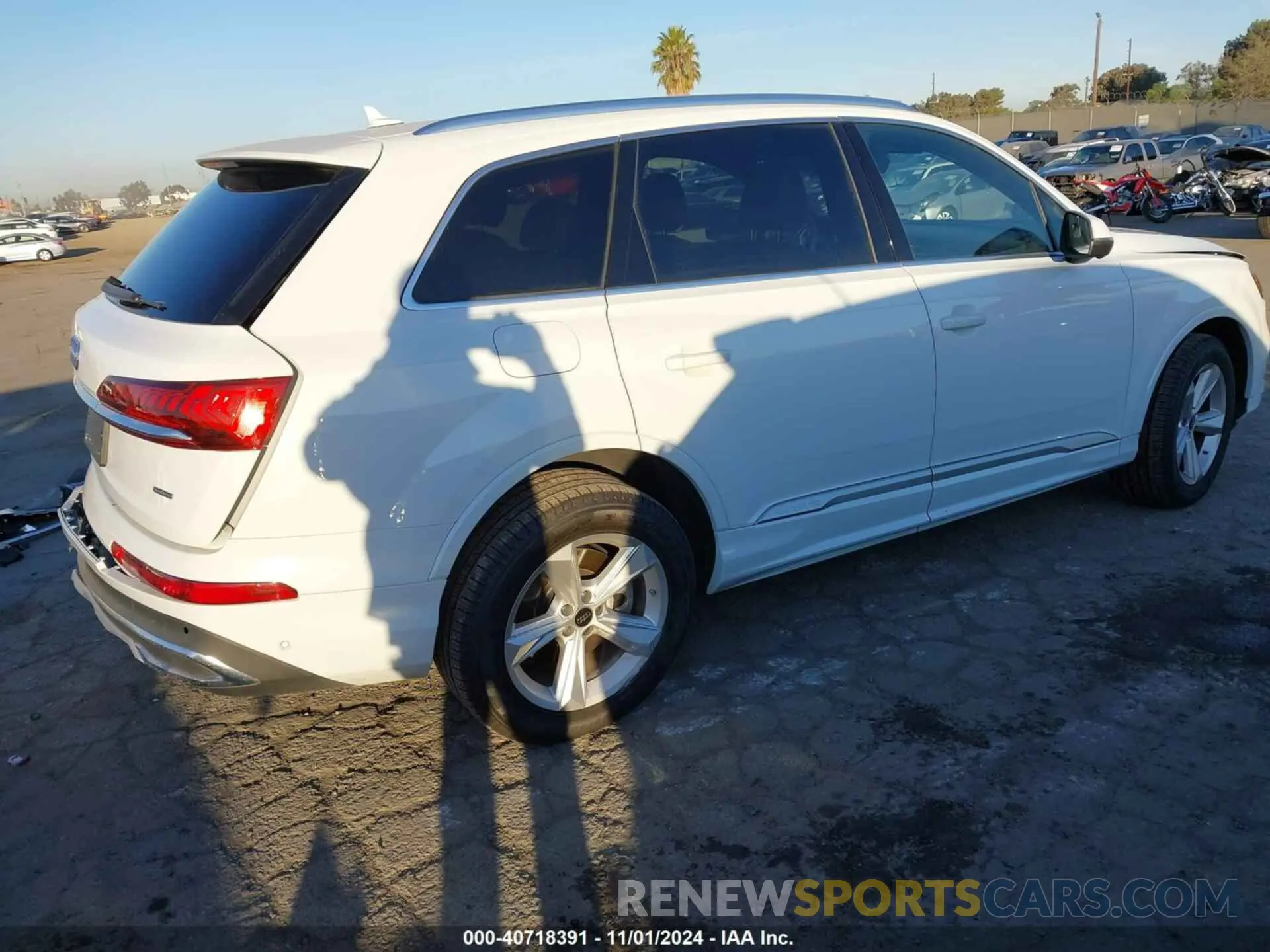 4 Photograph of a damaged car WA1AXBF70PD017877 AUDI Q7 2023