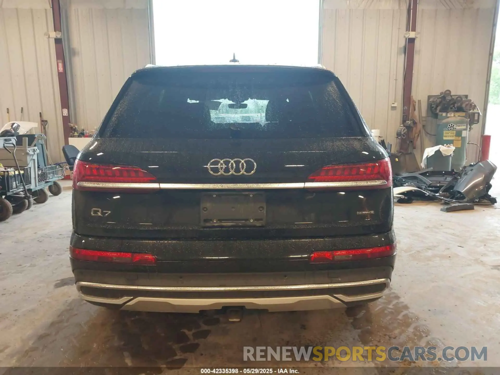 17 Photograph of a damaged car WA1AXBF73PD000720 AUDI Q7 2023