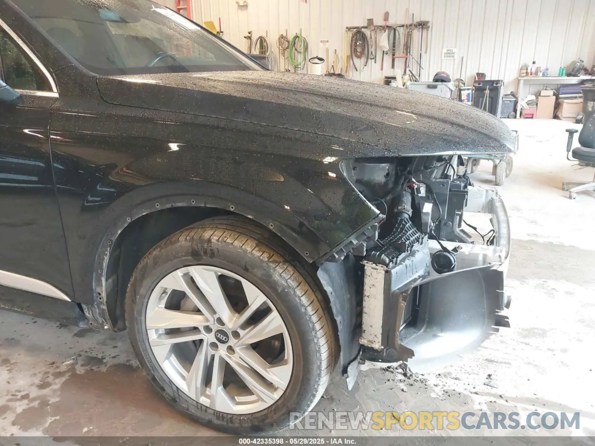 18 Photograph of a damaged car WA1AXBF73PD000720 AUDI Q7 2023