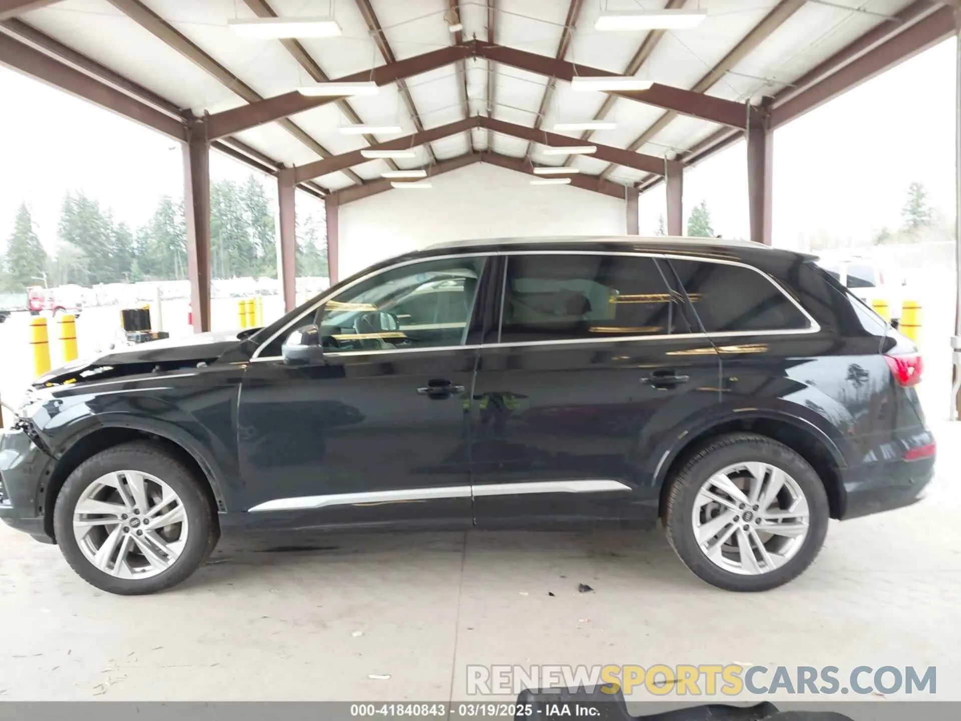 15 Photograph of a damaged car WA1AXBF77PD014684 AUDI Q7 2023