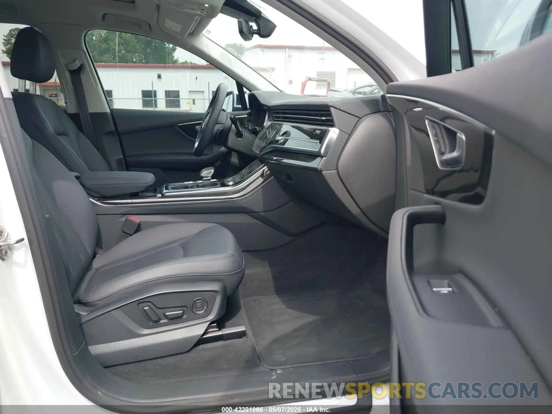 5 Photograph of a damaged car WA1LCBF71PD019481 AUDI Q7 2023