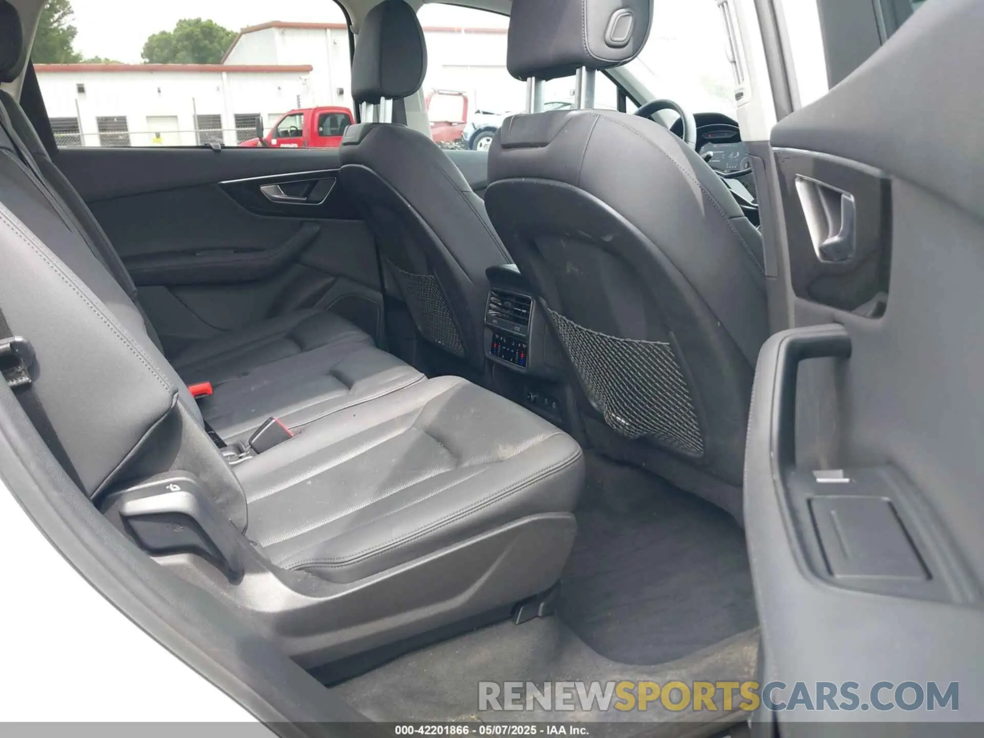 8 Photograph of a damaged car WA1LCBF71PD019481 AUDI Q7 2023