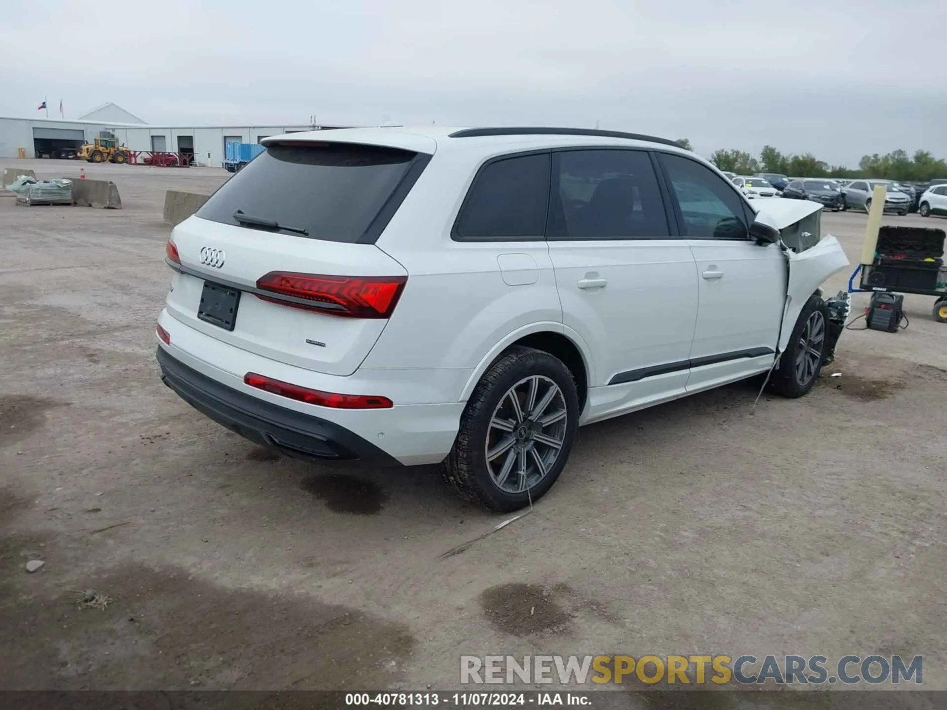 4 Photograph of a damaged car WA1LCBF72PD003399 AUDI Q7 2023