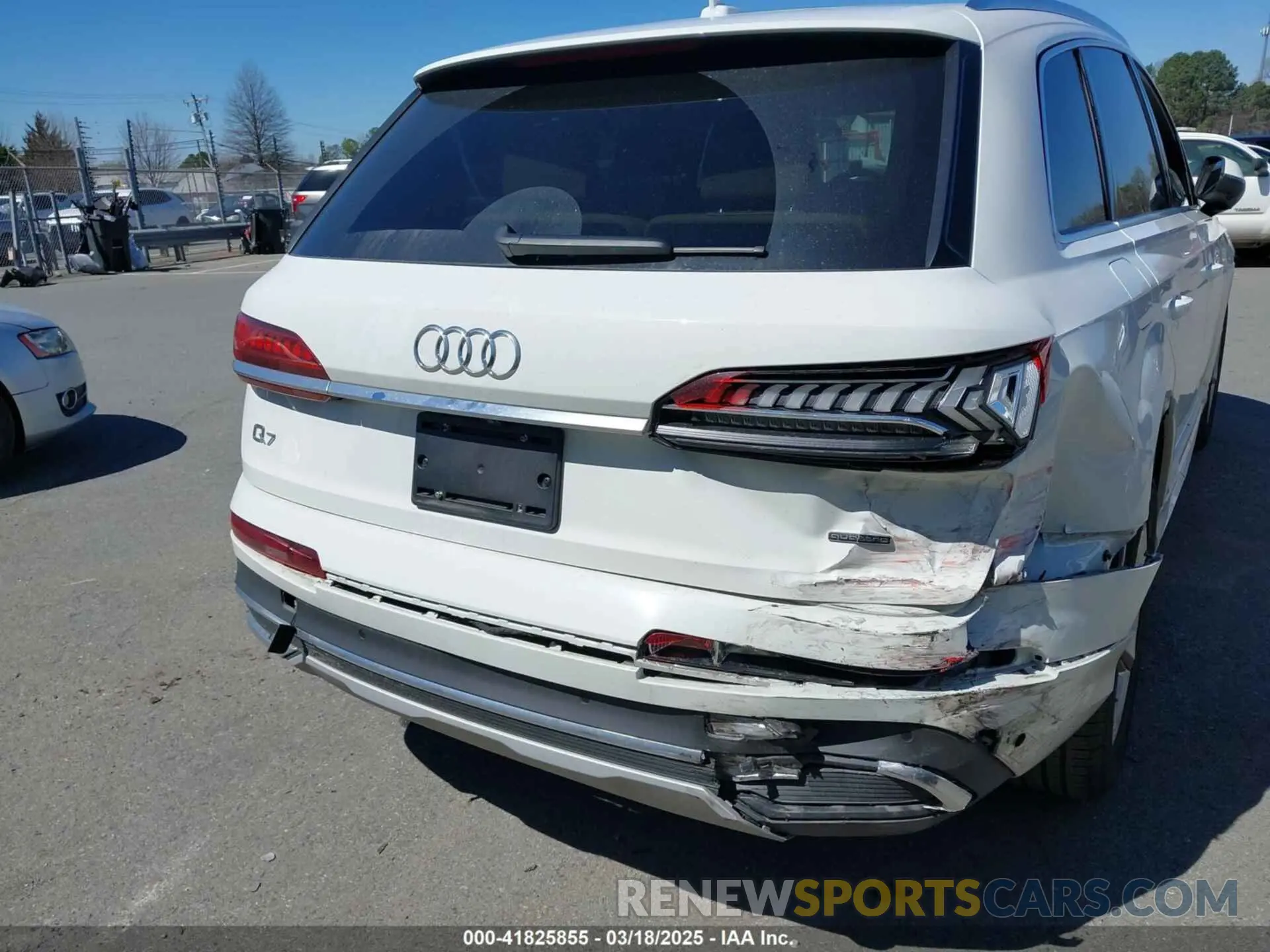 17 Photograph of a damaged car WA1LCBF72PD031042 AUDI Q7 2023