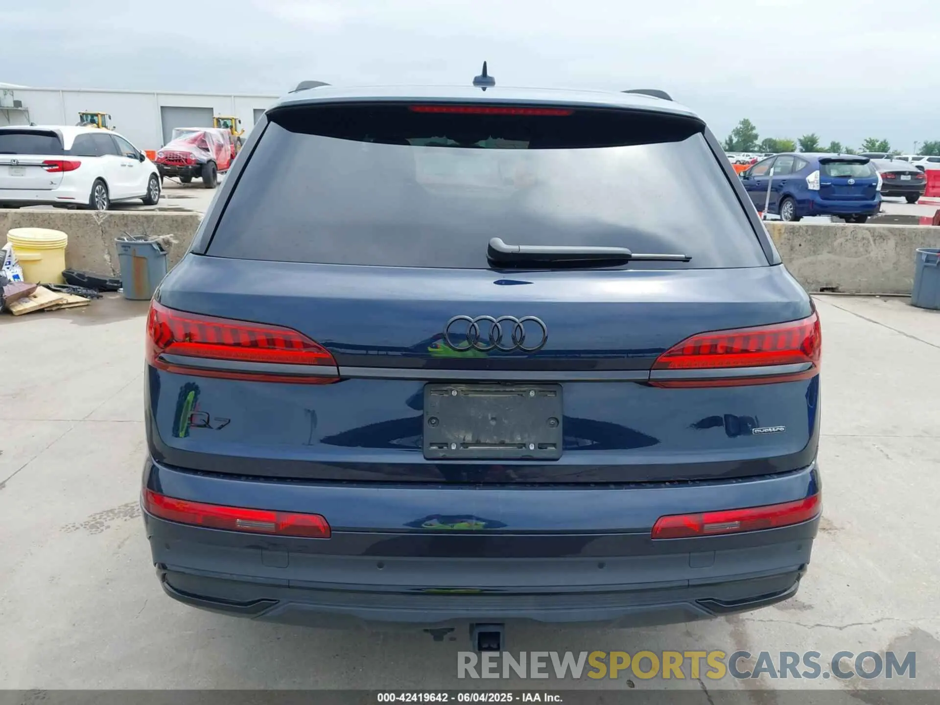 16 Photograph of a damaged car WA1LCBF73PD026402 AUDI Q7 2023