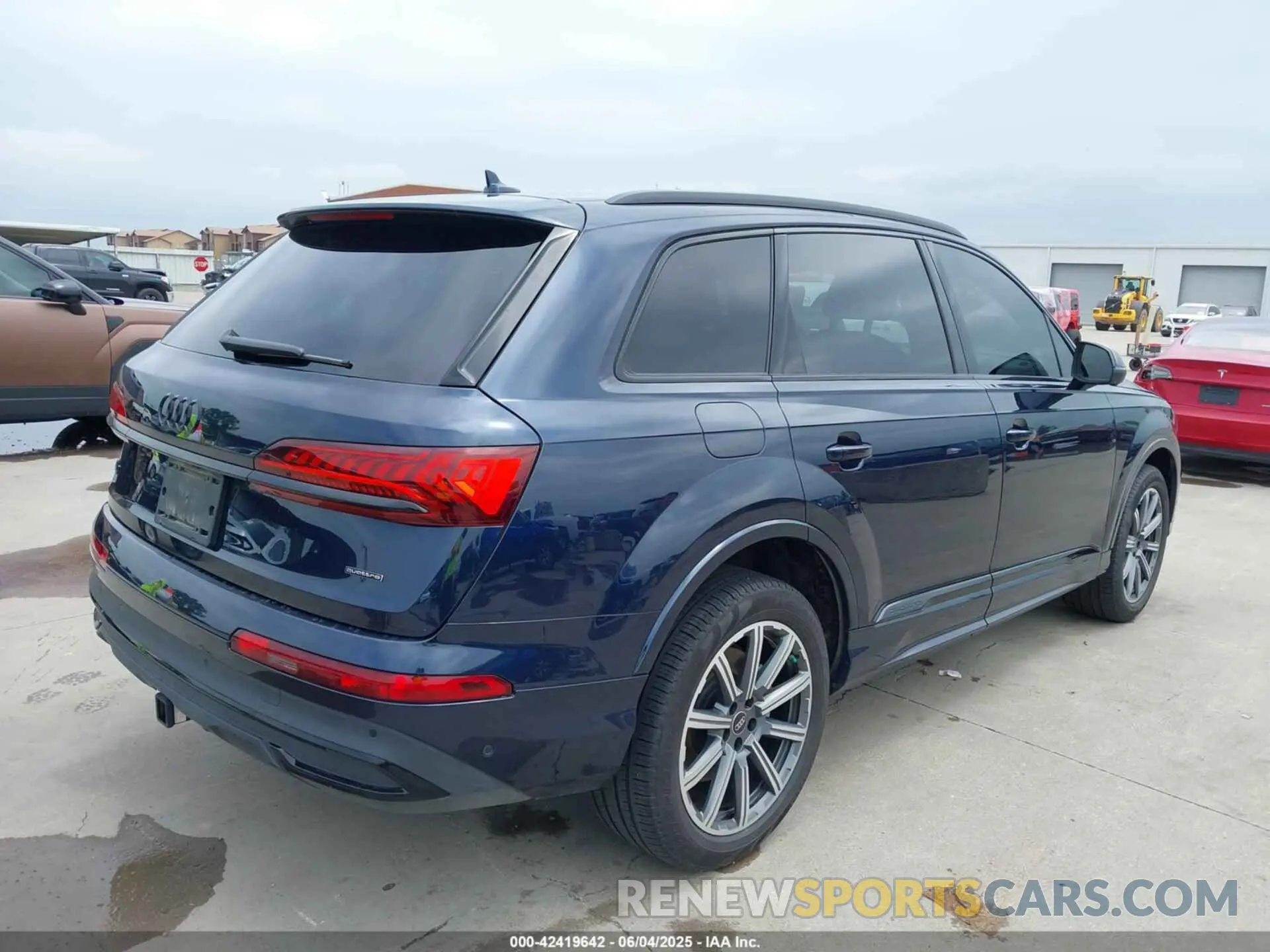 4 Photograph of a damaged car WA1LCBF73PD026402 AUDI Q7 2023