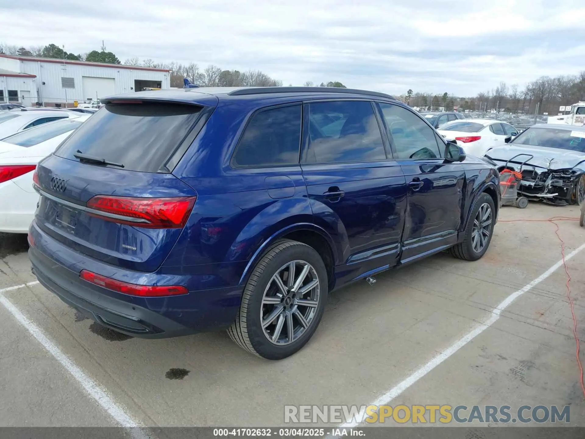 4 Photograph of a damaged car WA1LCBF76PD022585 AUDI Q7 2023