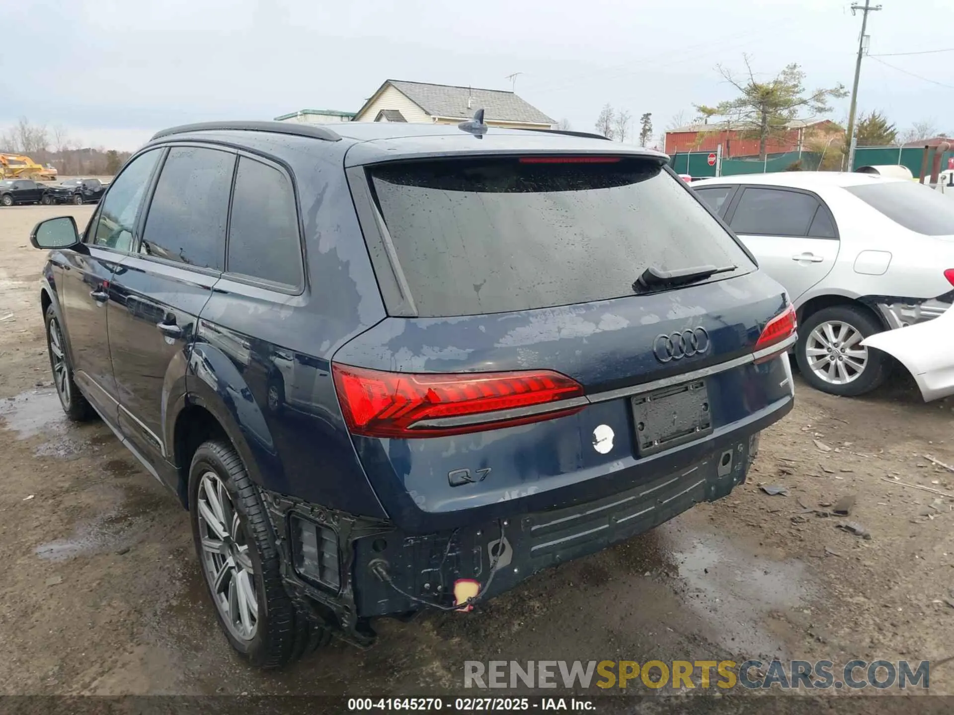 18 Photograph of a damaged car WA1LCBF77PD022093 AUDI Q7 2023