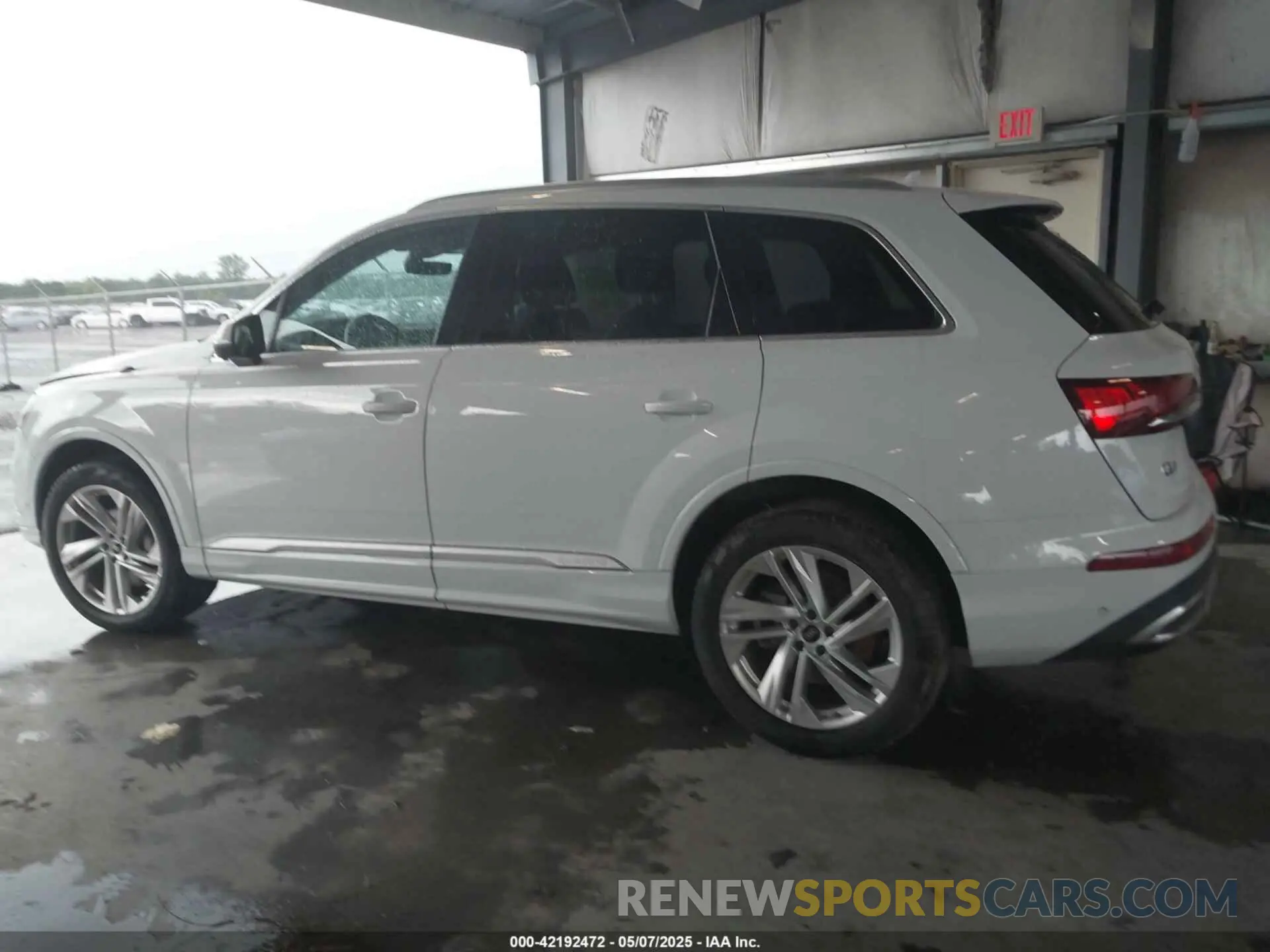 14 Photograph of a damaged car WA1LCBF7XPD001335 AUDI Q7 2023