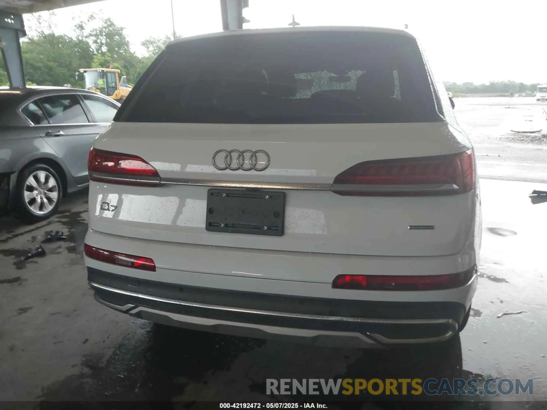 16 Photograph of a damaged car WA1LCBF7XPD001335 AUDI Q7 2023