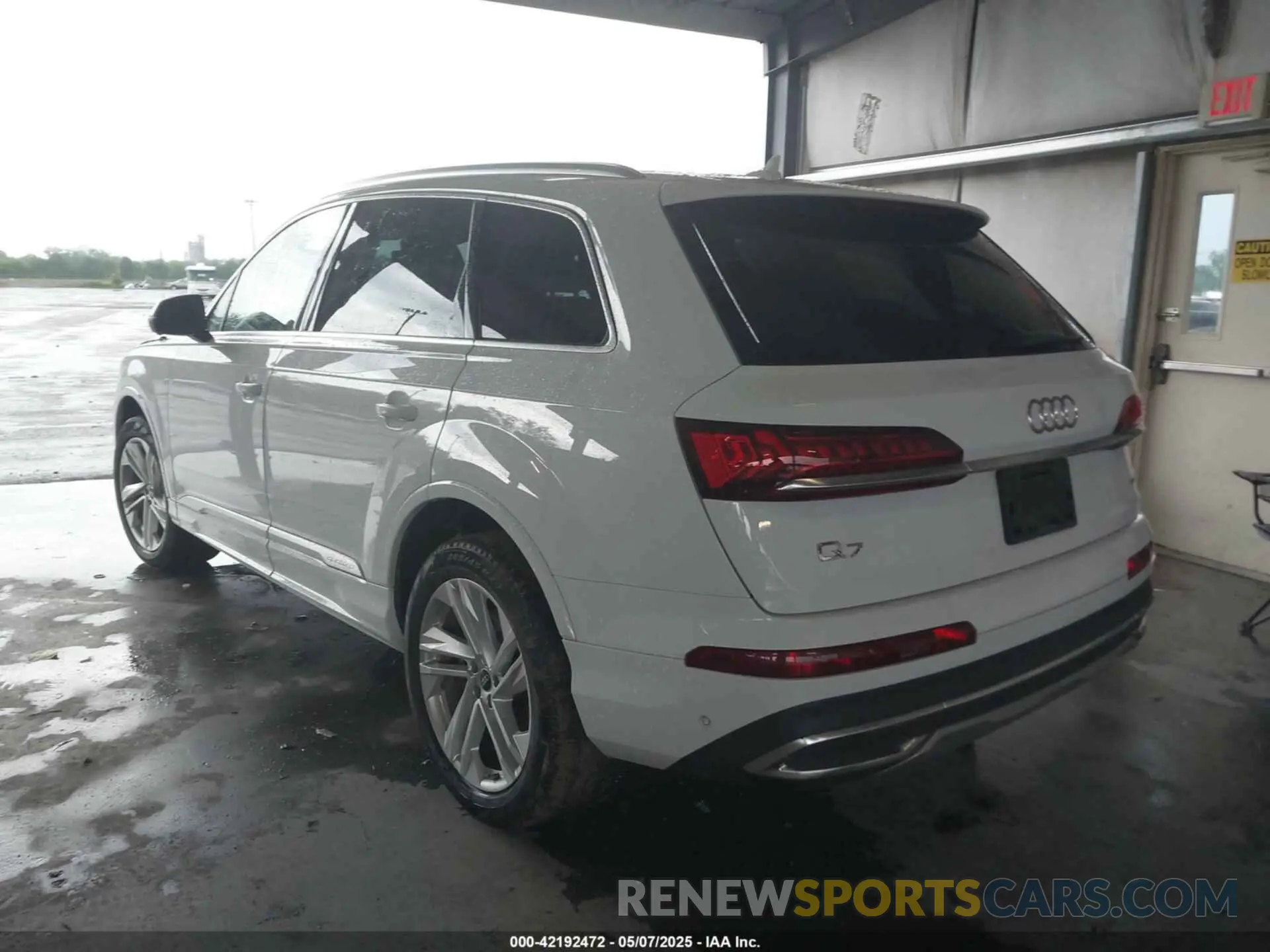 3 Photograph of a damaged car WA1LCBF7XPD001335 AUDI Q7 2023