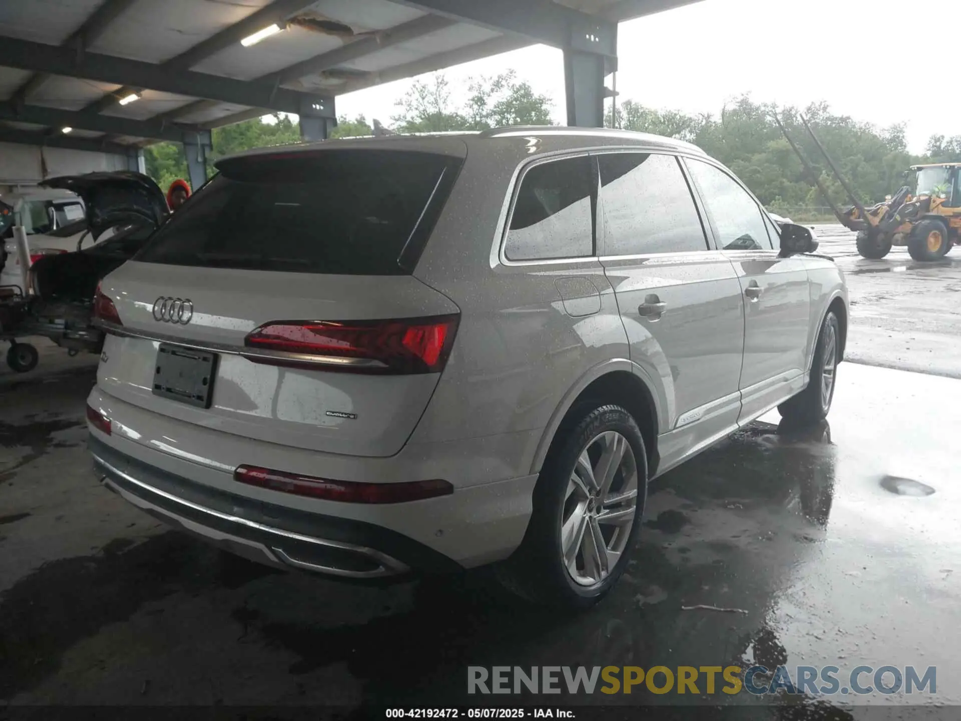 4 Photograph of a damaged car WA1LCBF7XPD001335 AUDI Q7 2023