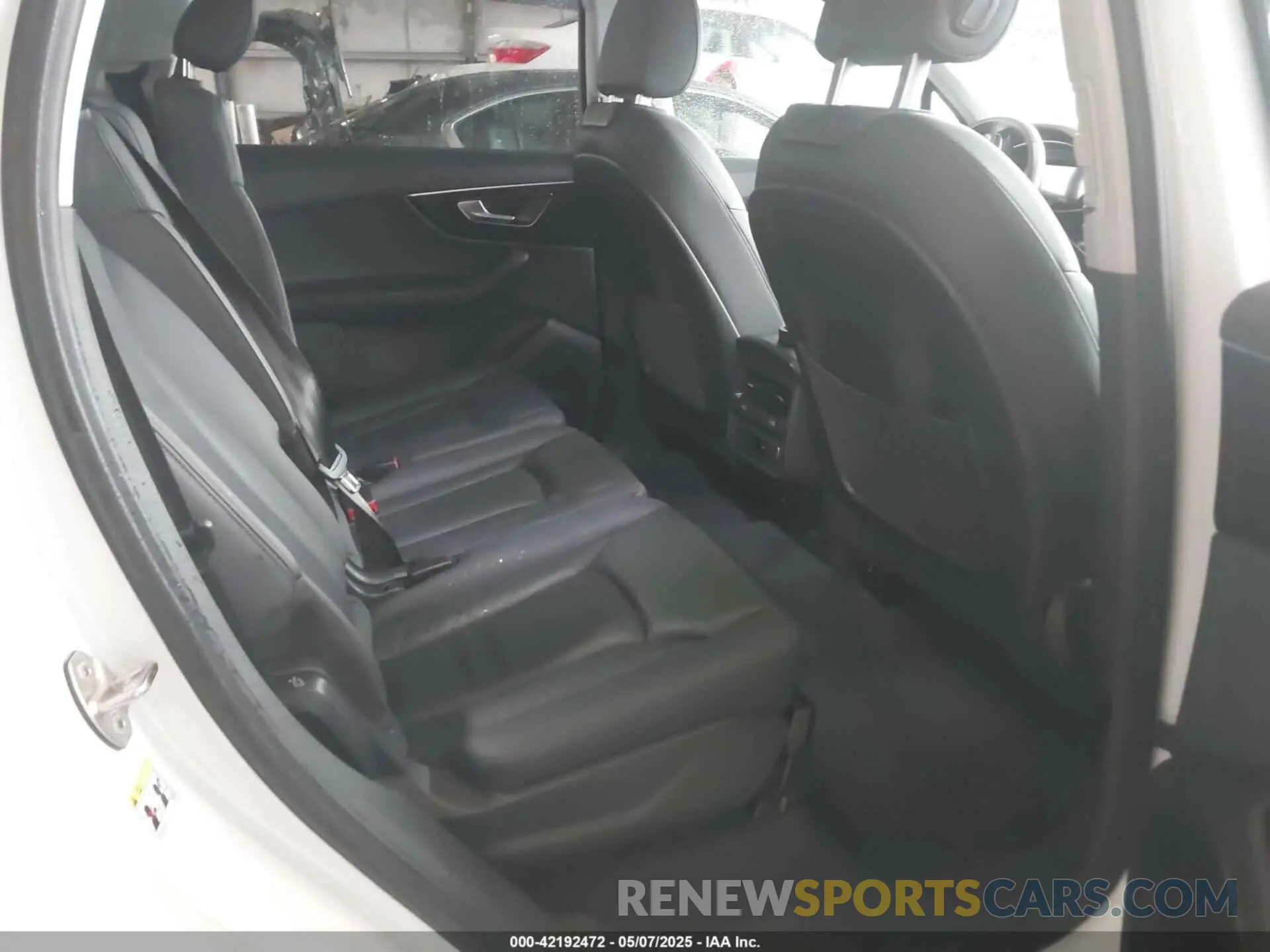 8 Photograph of a damaged car WA1LCBF7XPD001335 AUDI Q7 2023