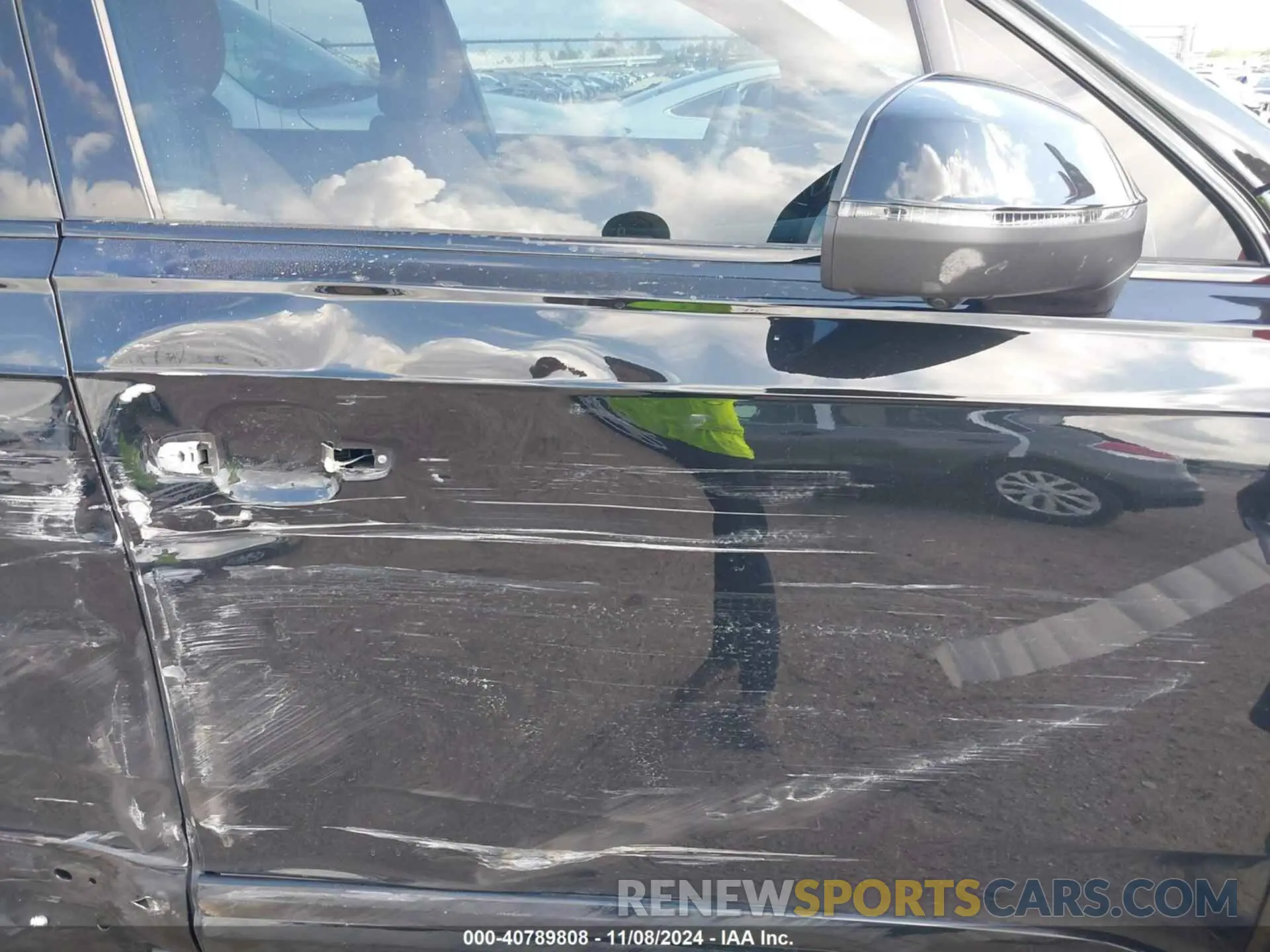 17 Photograph of a damaged car WA1LXBF70PD009156 AUDI Q7 2023