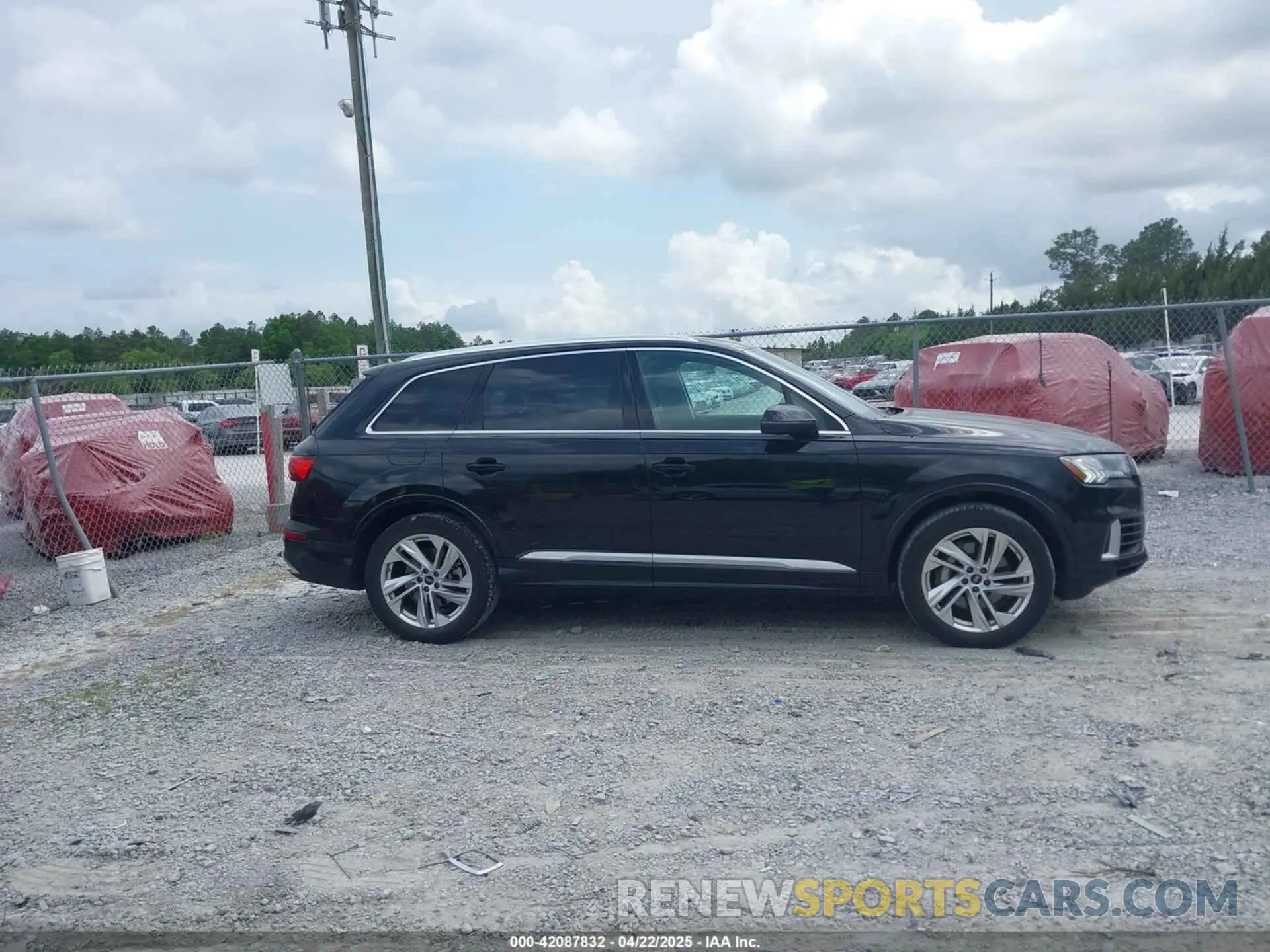 13 Photograph of a damaged car WA1LXBF70PD010789 AUDI Q7 2023