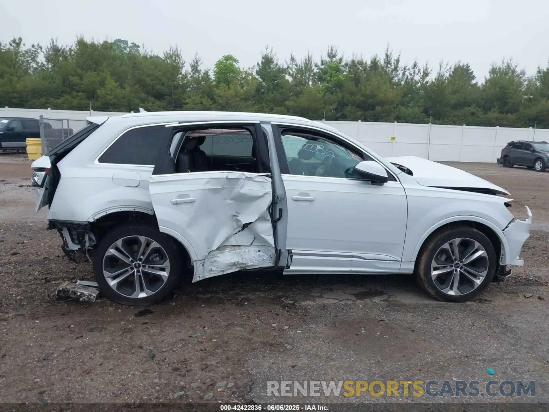 13 Photograph of a damaged car WA1LXBF72PD016514 AUDI Q7 2023
