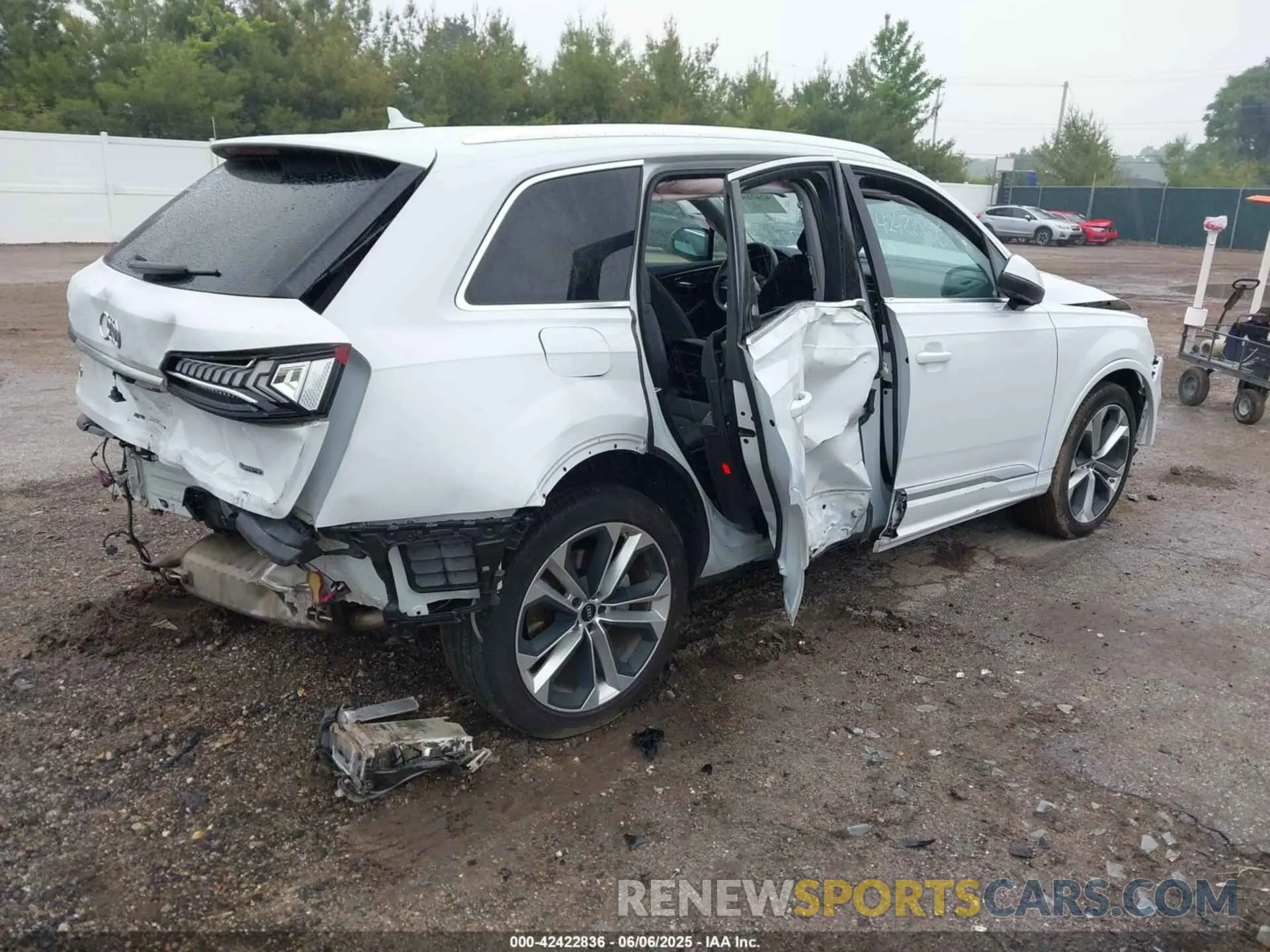 4 Photograph of a damaged car WA1LXBF72PD016514 AUDI Q7 2023