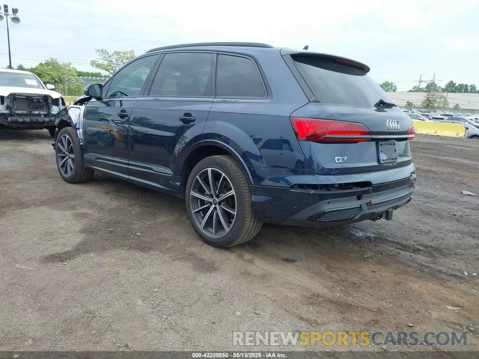 3 Photograph of a damaged car WA1LXBF77PD020848 AUDI Q7 2023