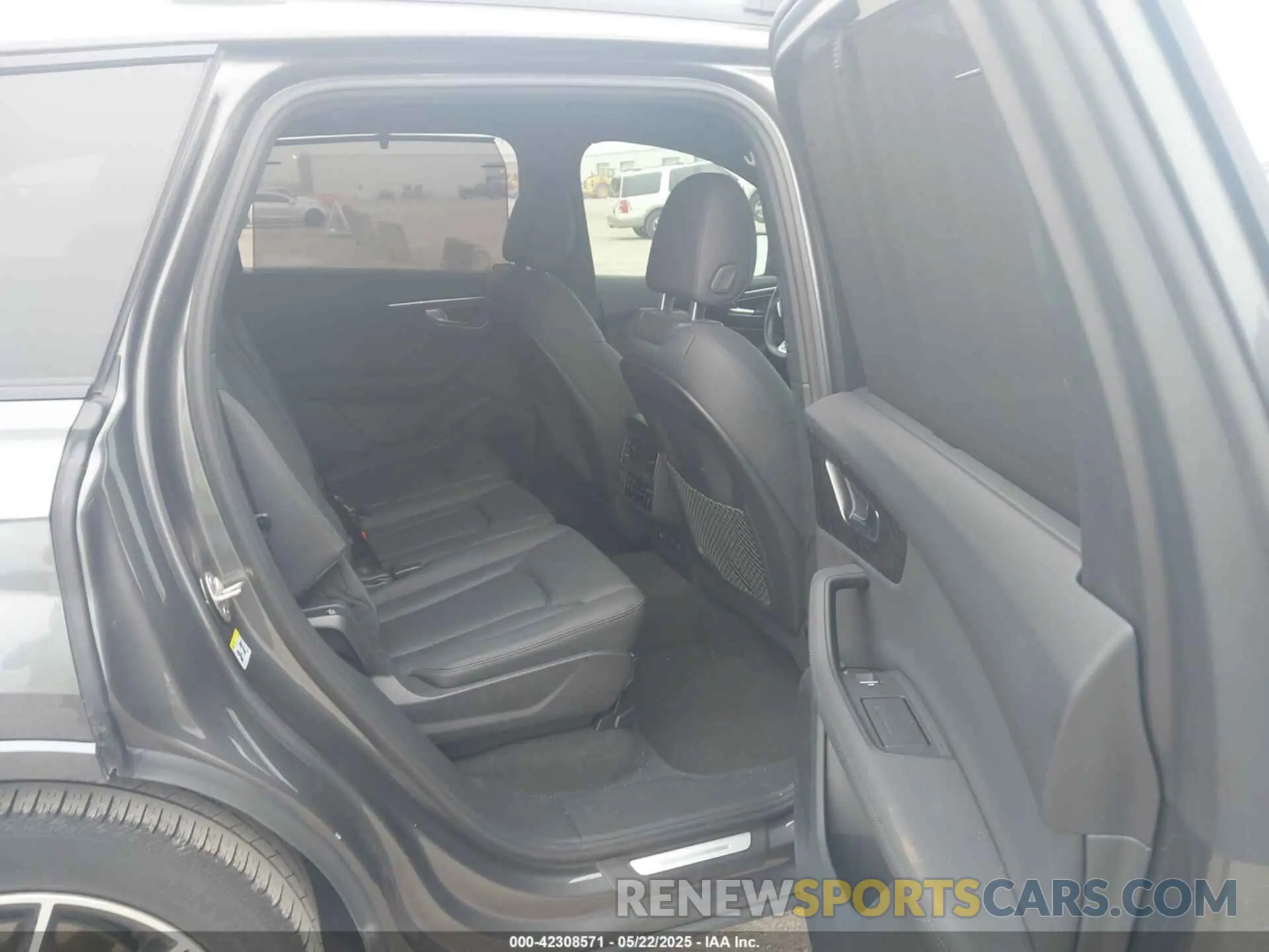 8 Photograph of a damaged car WA1VXBF72PD020877 AUDI Q7 2023
