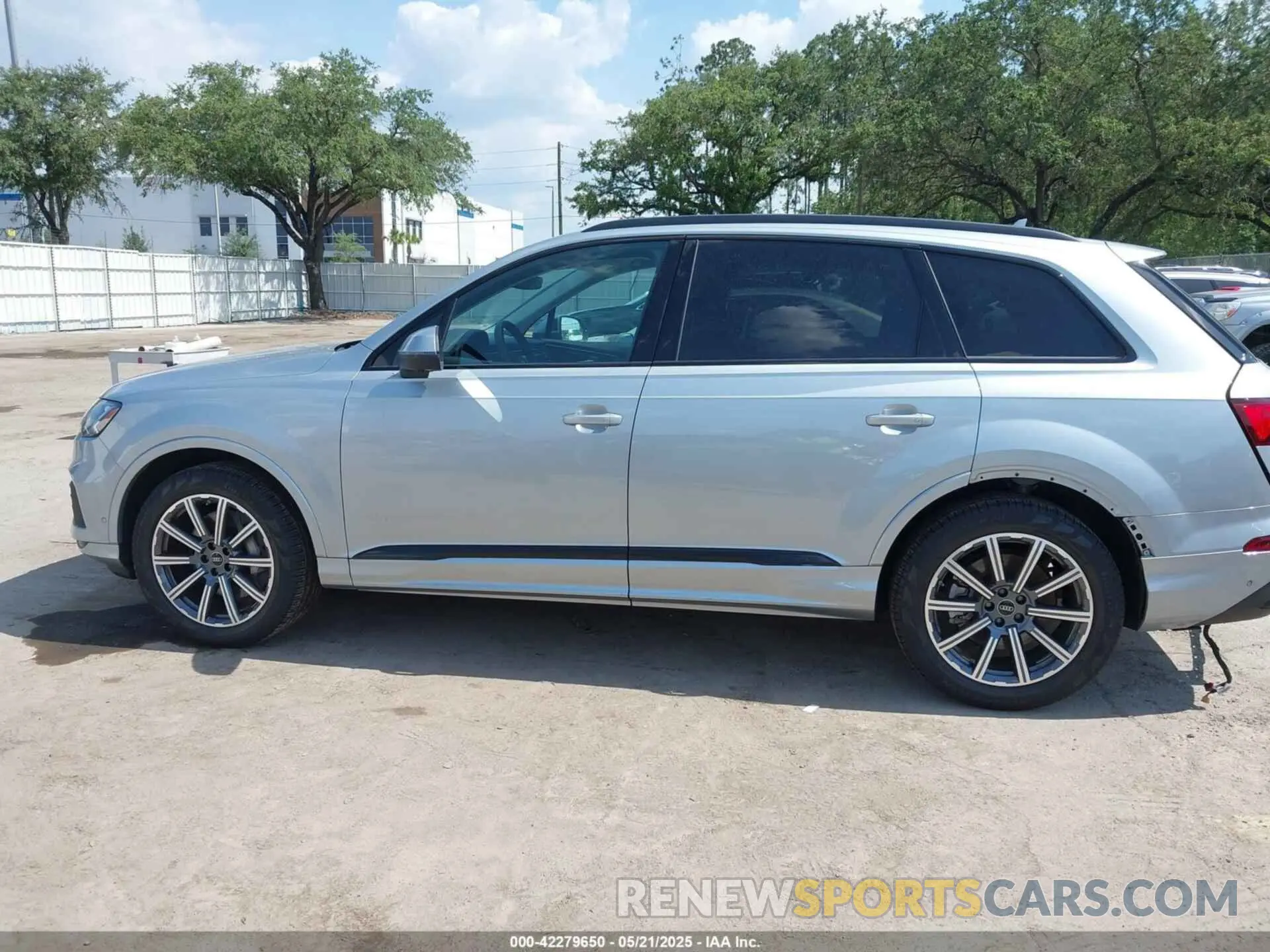 15 Photograph of a damaged car WA1LCBF72RD001512 AUDI Q7 2024