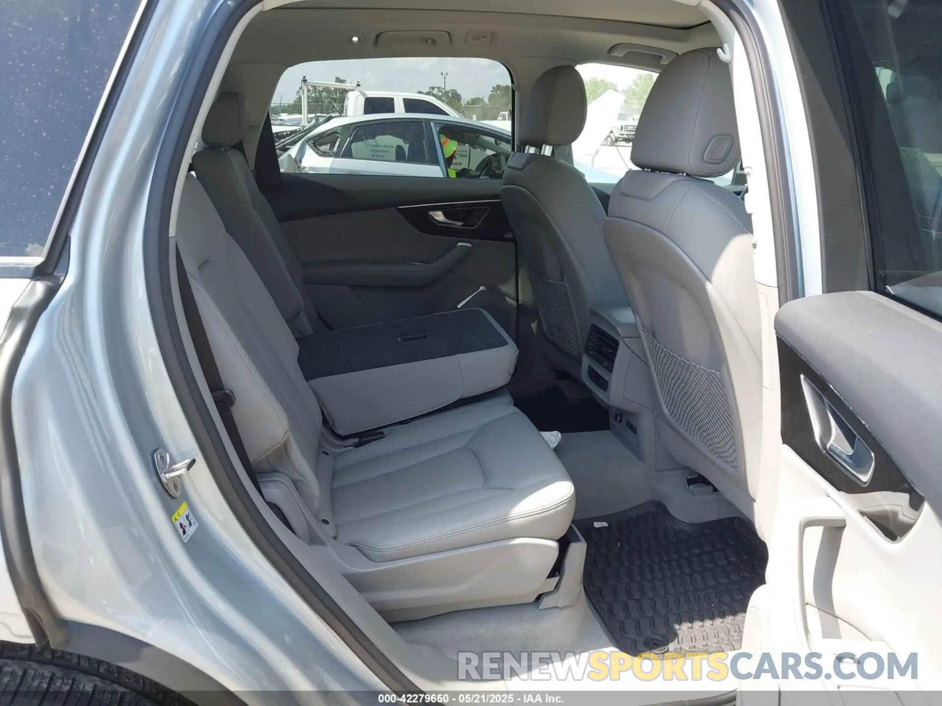 8 Photograph of a damaged car WA1LCBF72RD001512 AUDI Q7 2024