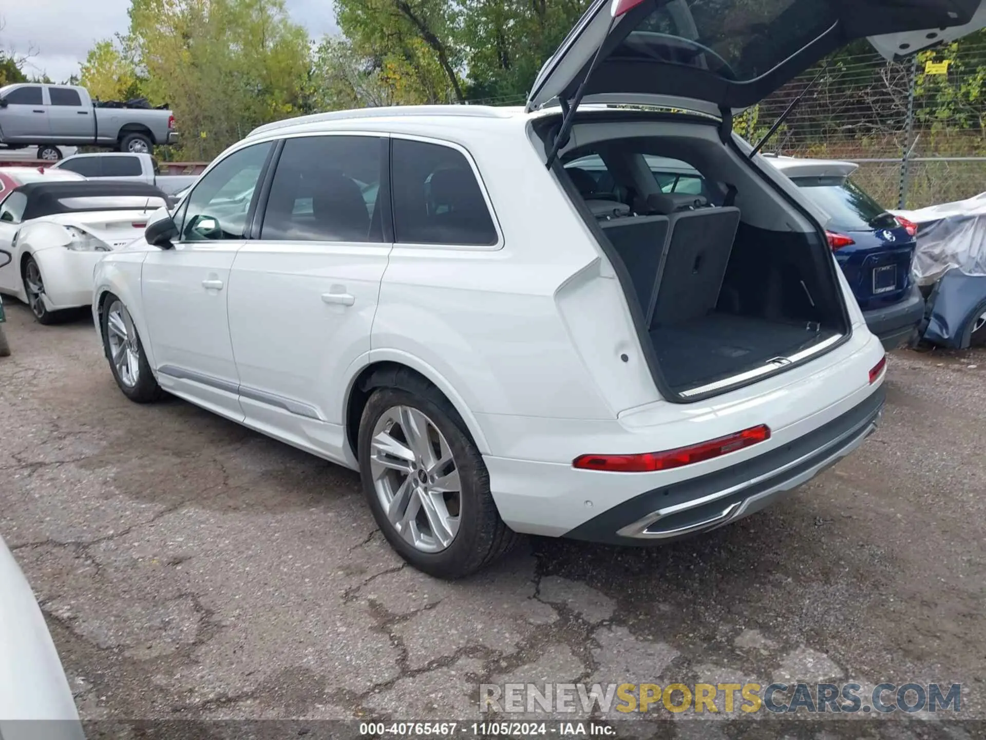3 Photograph of a damaged car WA1LXBF72RD008707 AUDI Q7 2024