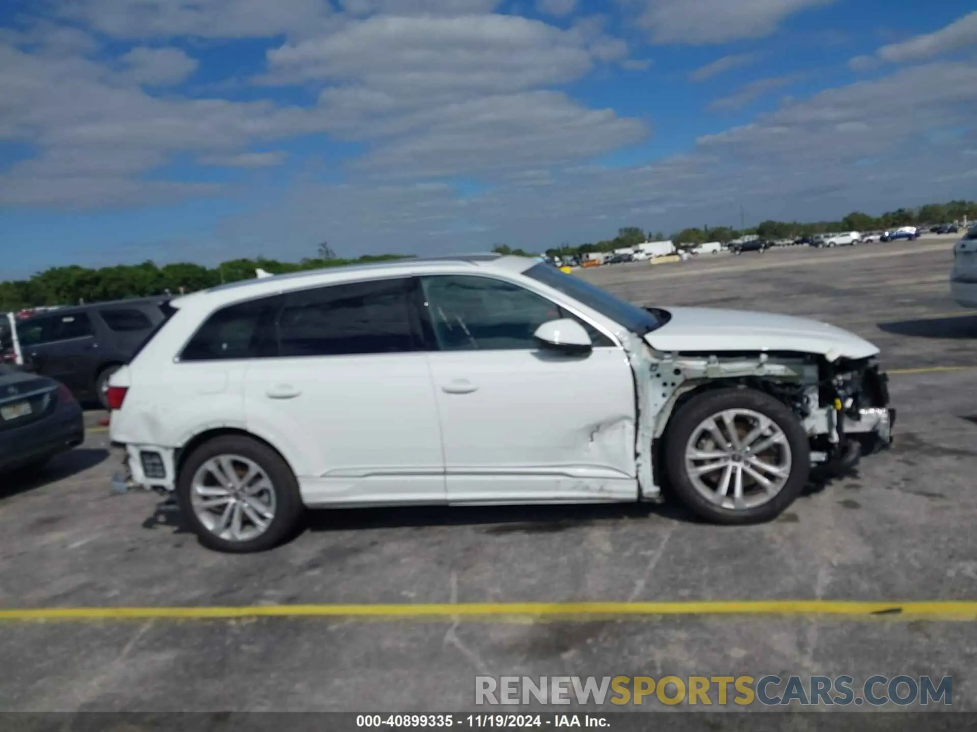 14 Photograph of a damaged car WA1ACBF76SD003289 AUDI Q7 2025