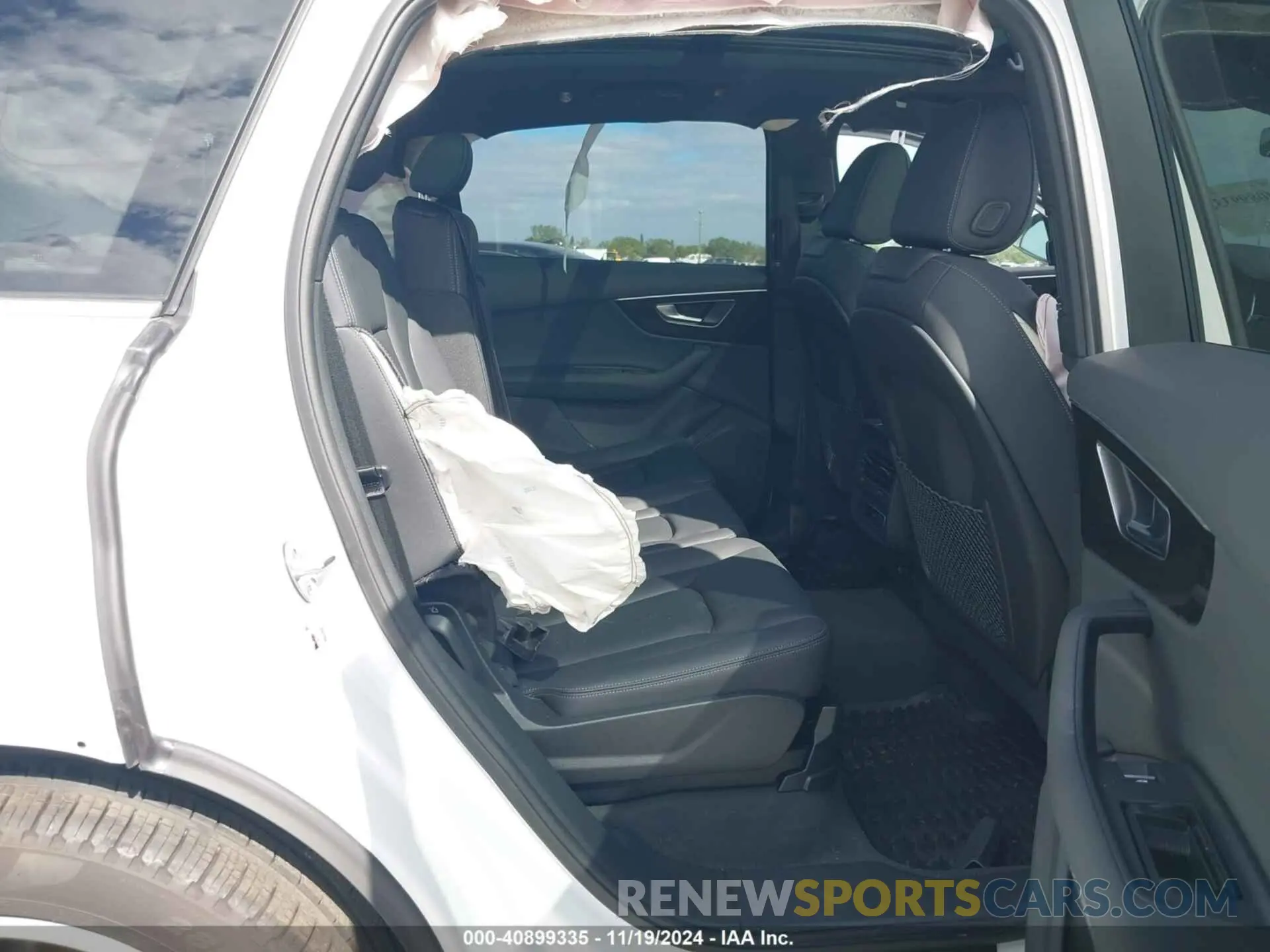 8 Photograph of a damaged car WA1ACBF76SD003289 AUDI Q7 2025