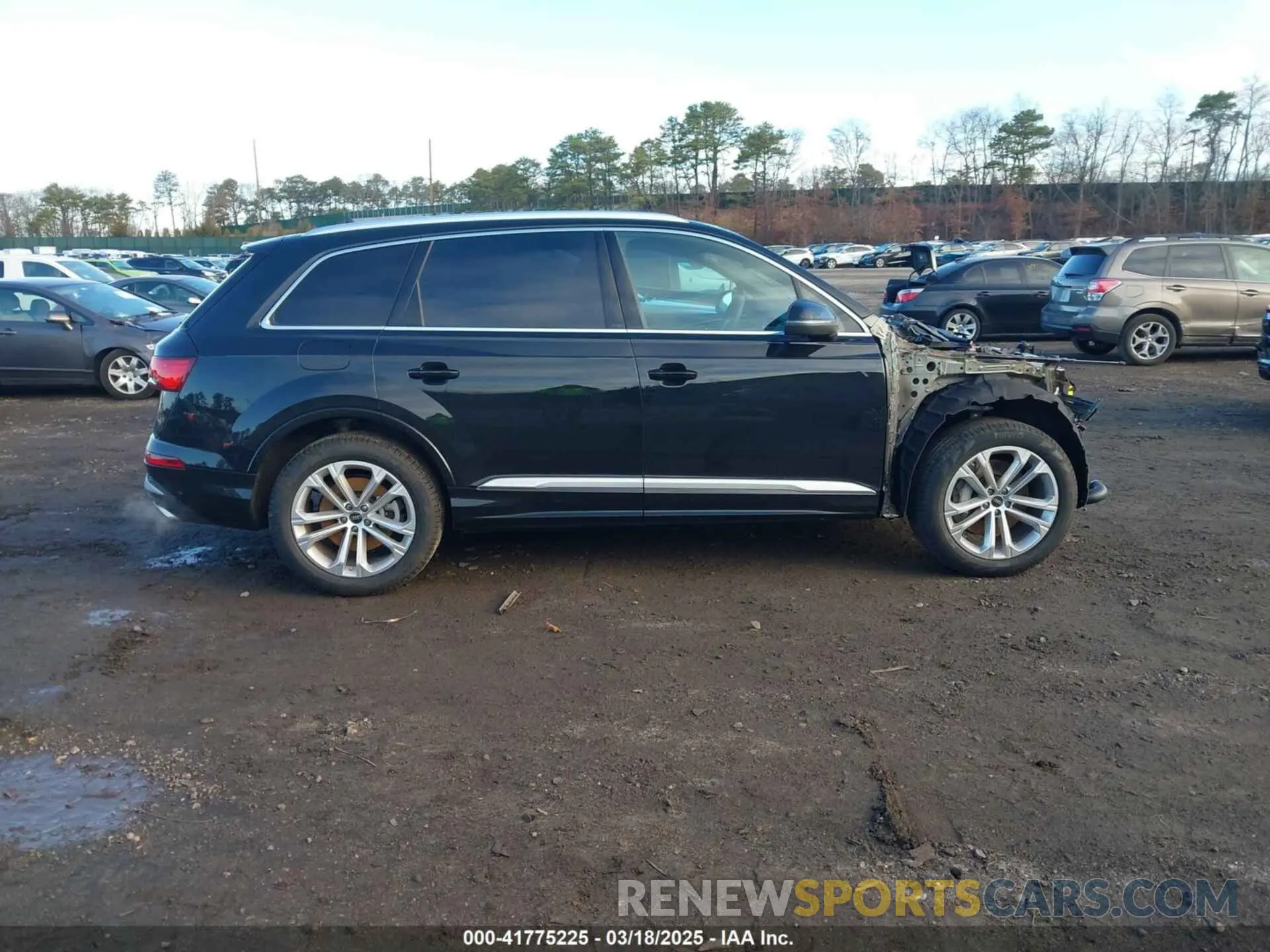 14 Photograph of a damaged car WA1ACBF7XSD020452 AUDI Q7 2025