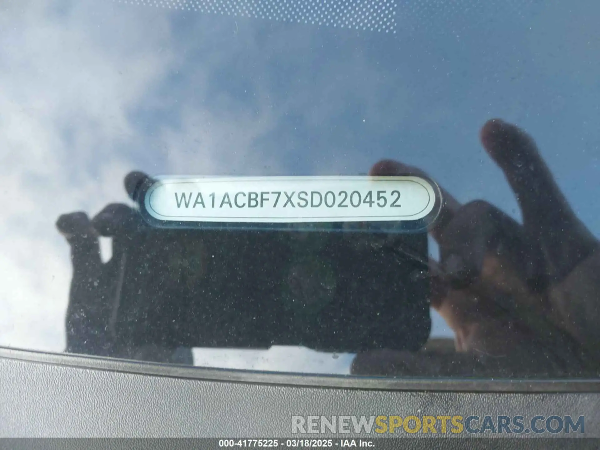 19 Photograph of a damaged car WA1ACBF7XSD020452 AUDI Q7 2025