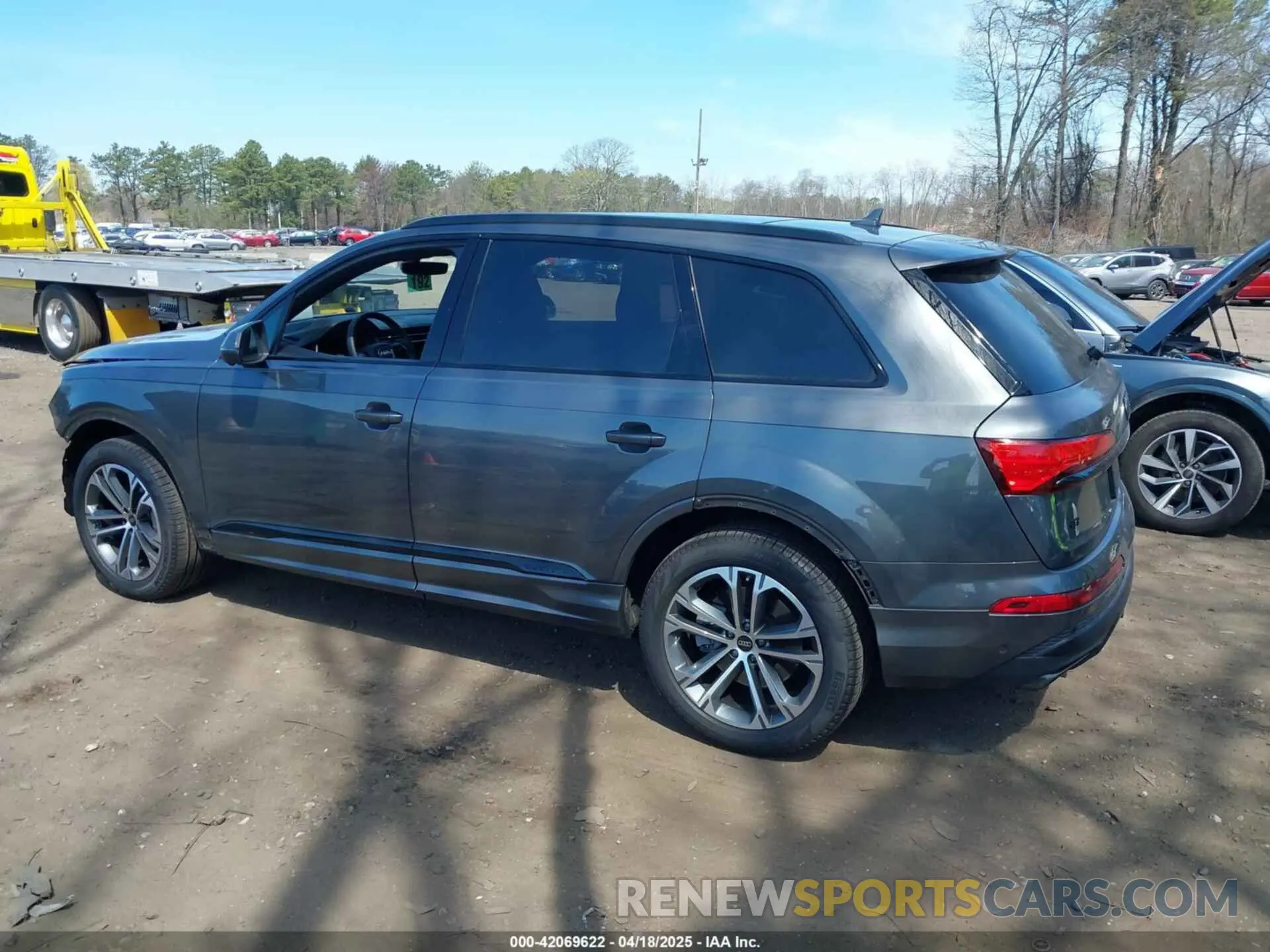 14 Photograph of a damaged car WA1LCBF7XSD002798 AUDI Q7 2025
