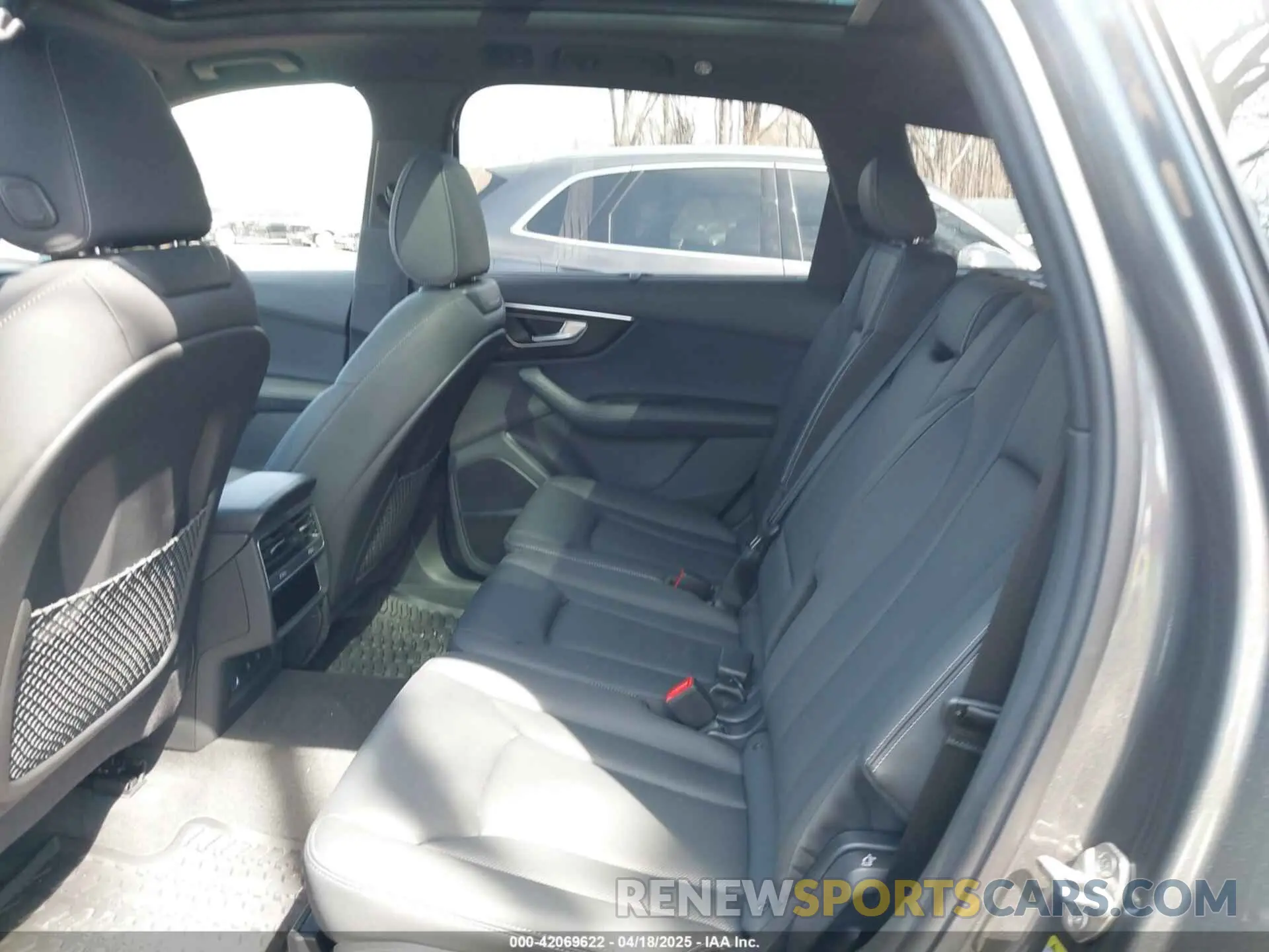8 Photograph of a damaged car WA1LCBF7XSD002798 AUDI Q7 2025