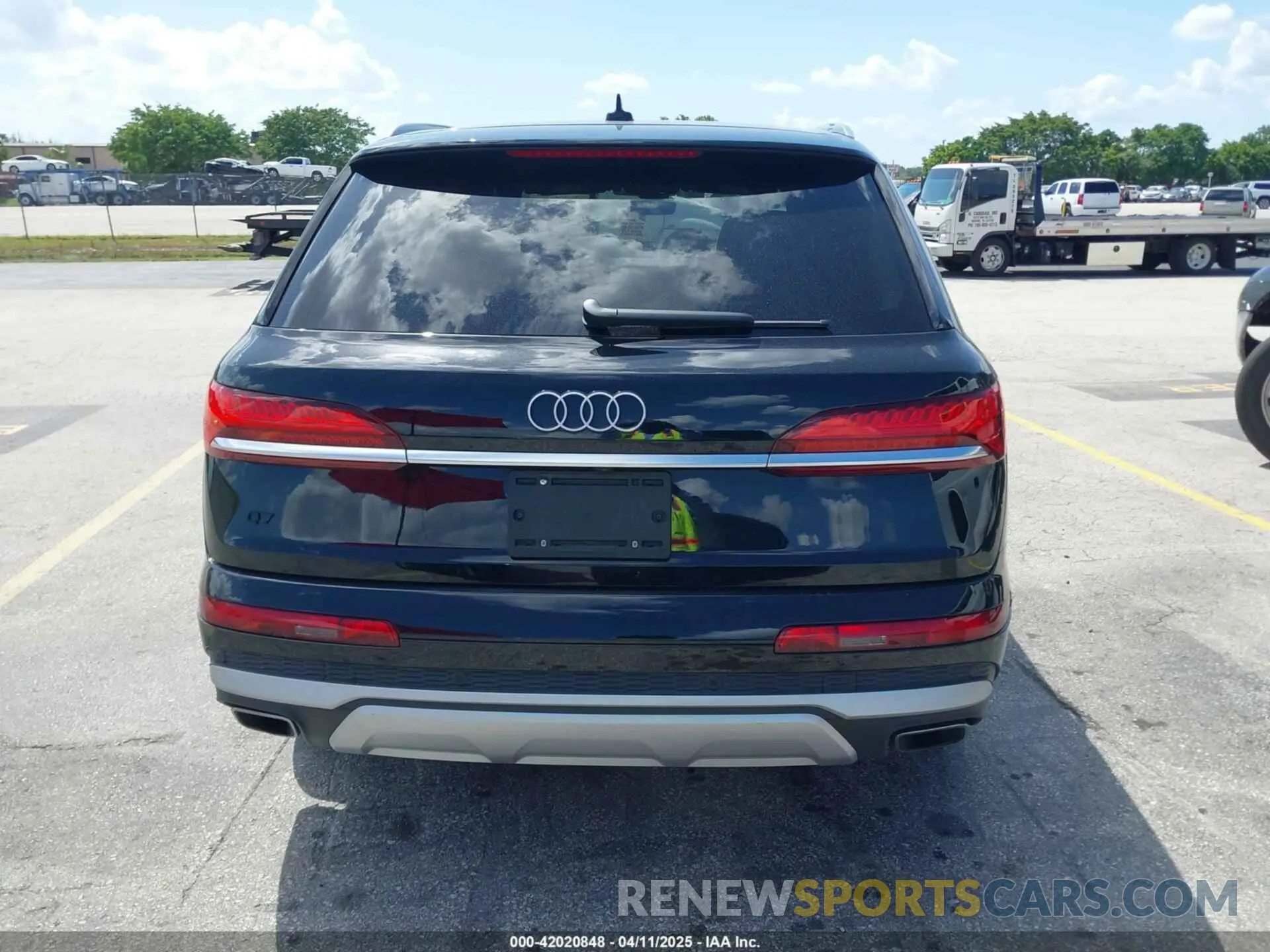 16 Photograph of a damaged car WA1LVBF71SD015398 AUDI Q7 2025