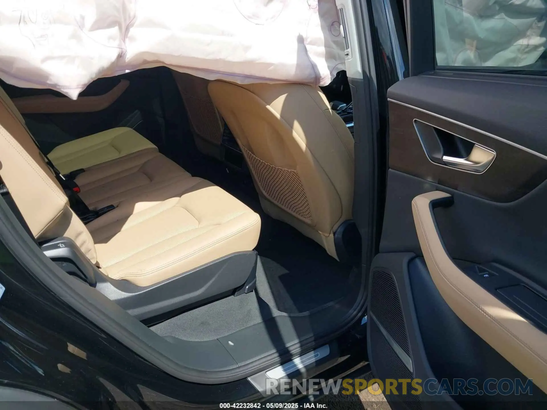 8 Photograph of a damaged car WA1LVBF73SD024894 AUDI Q7 2025