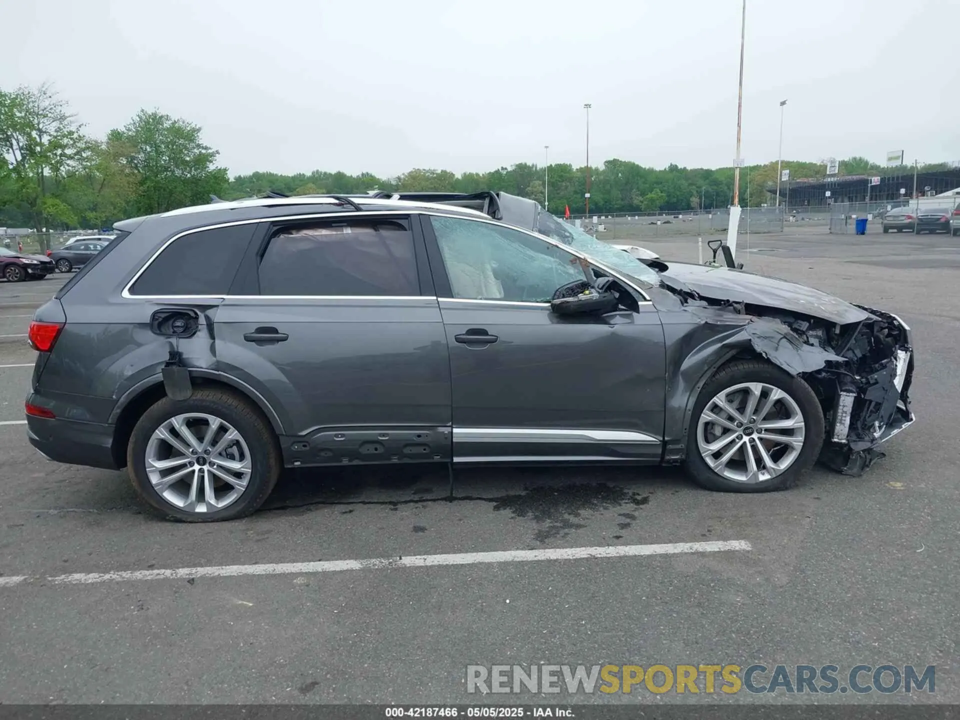 12 Photograph of a damaged car WA1LVBF7XSD017201 AUDI Q7 2025