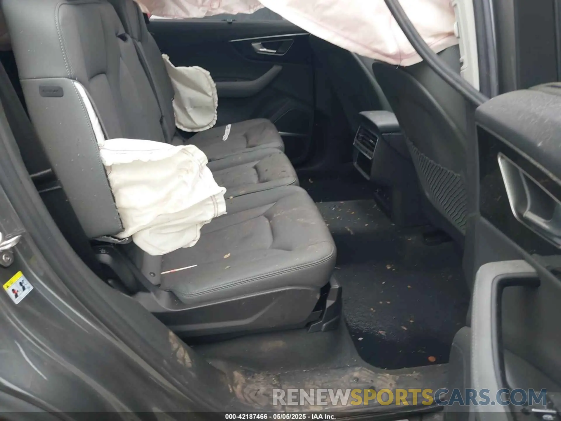 8 Photograph of a damaged car WA1LVBF7XSD017201 AUDI Q7 2025