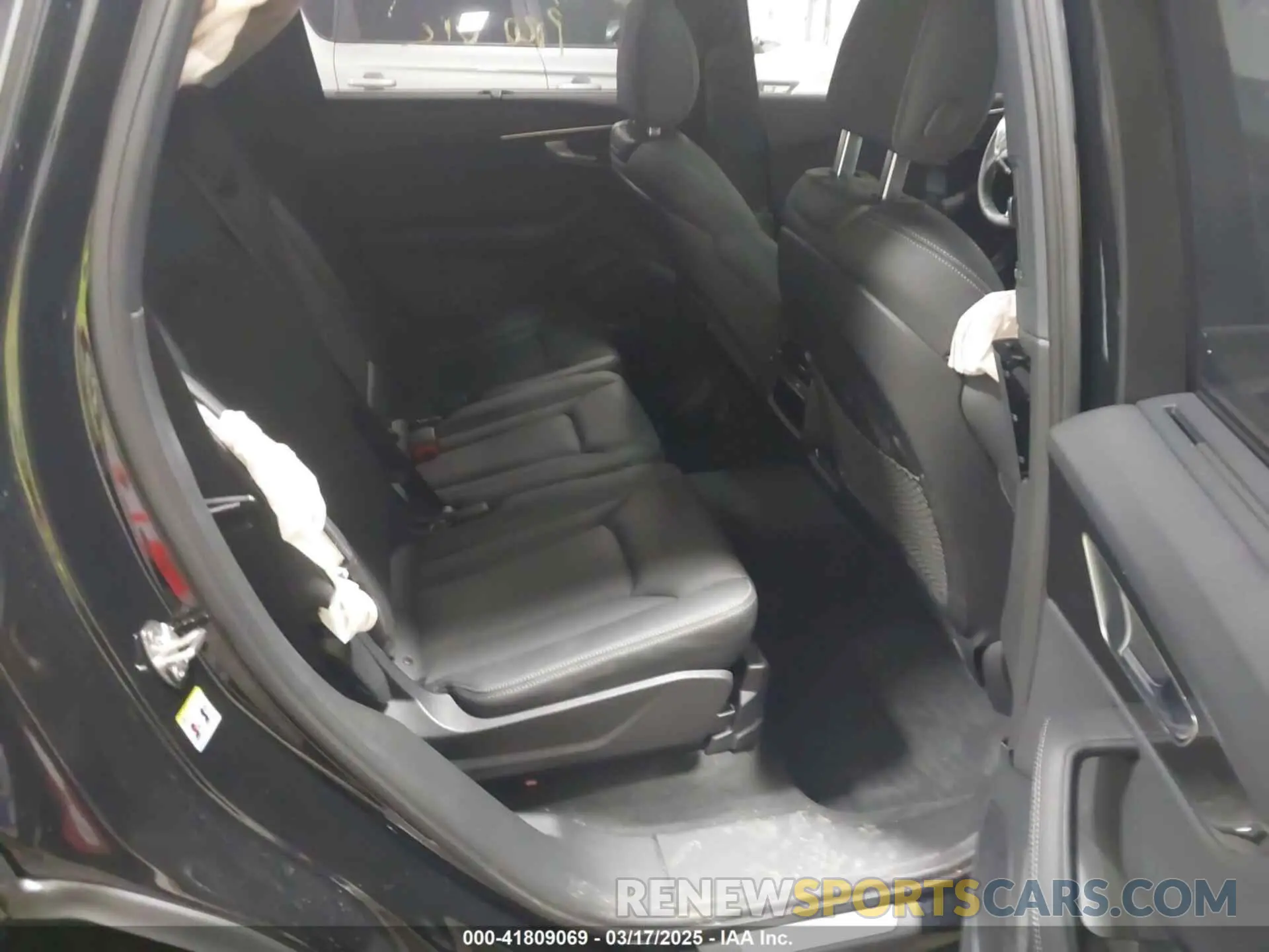 8 Photograph of a damaged car WA1VVBF74SD010351 AUDI Q7 2025