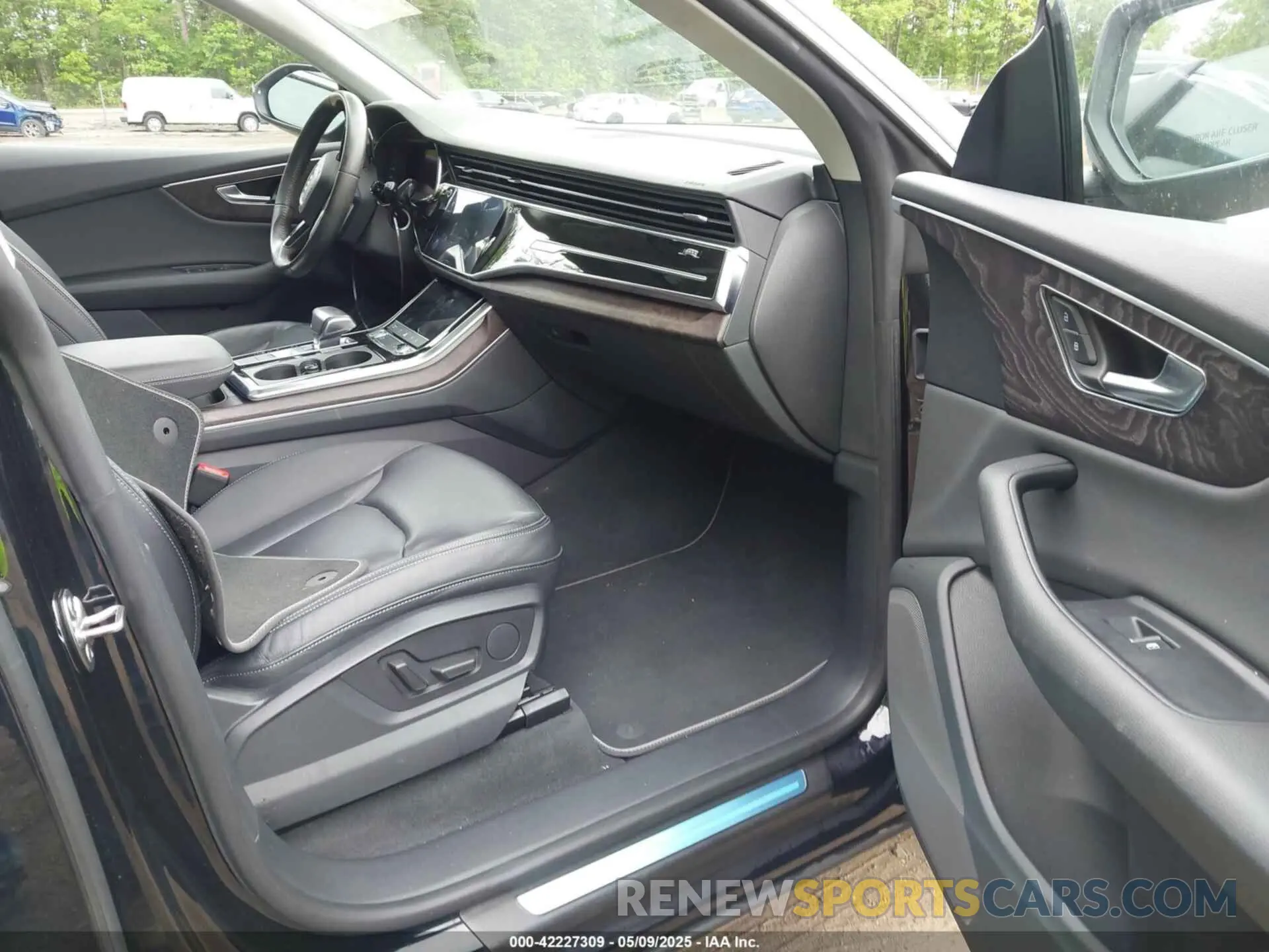 5 Photograph of a damaged car WA1AVAF16KD019301 AUDI Q8 2019