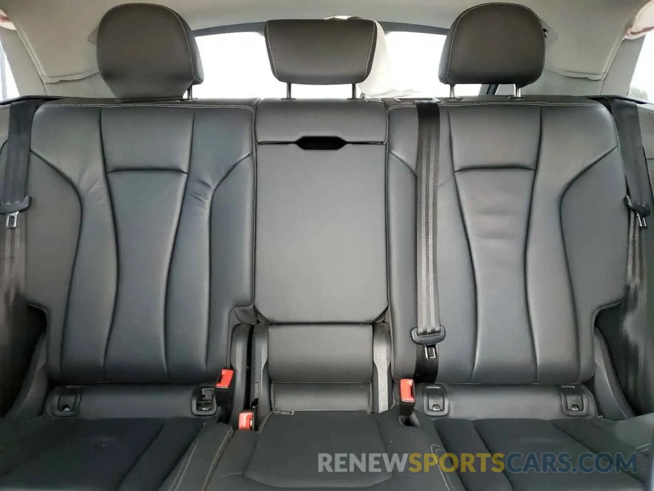 10 Photograph of a damaged car WA1AVAF19KD010561 AUDI Q8 2019