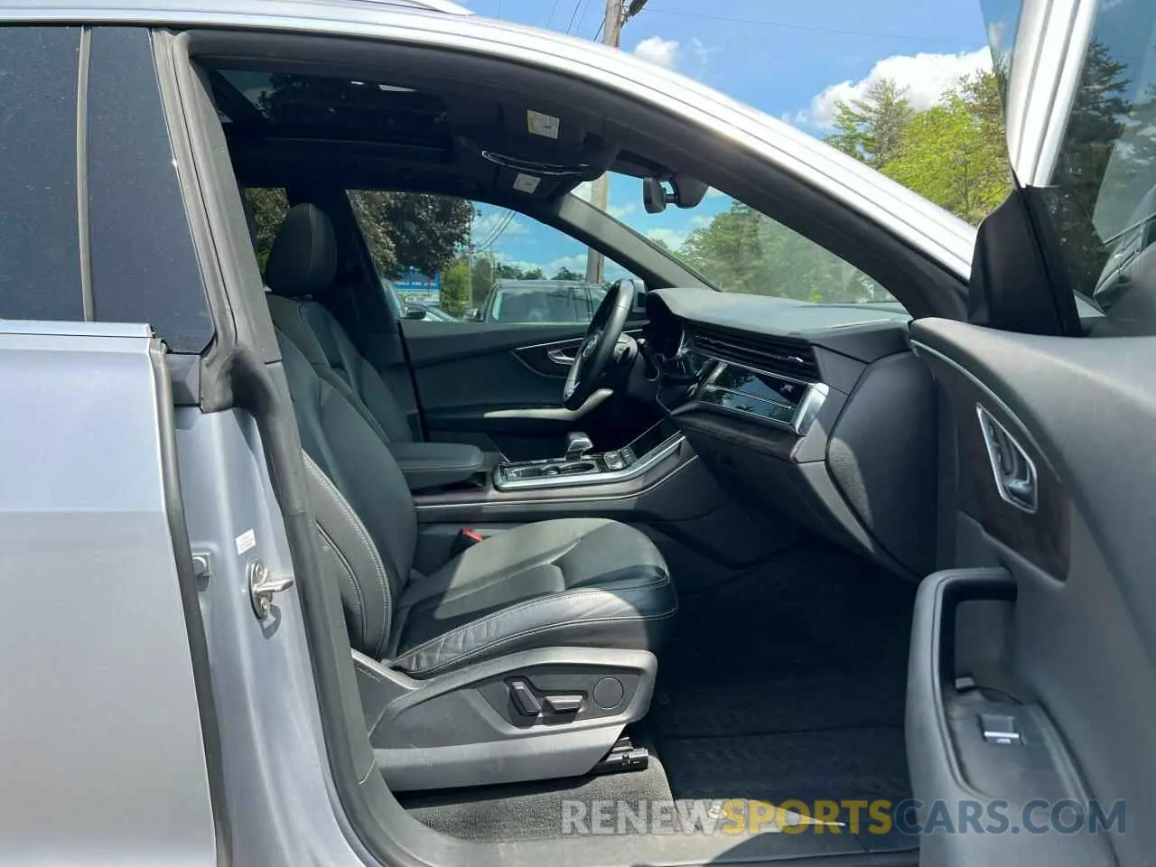 5 Photograph of a damaged car WA1AVAF1XKD017700 AUDI Q8 2019