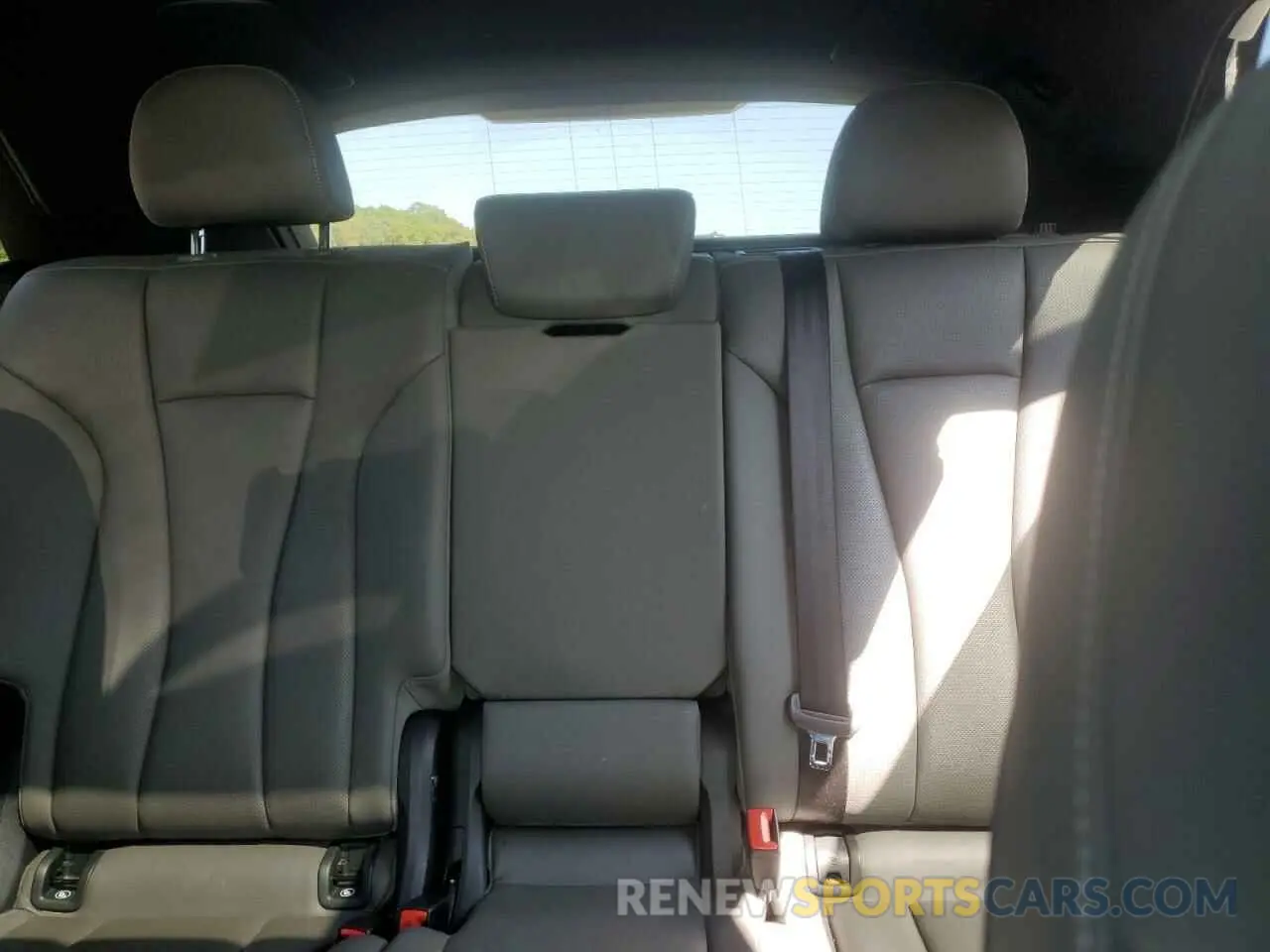 10 Photograph of a damaged car WA1BVAF15KD038166 AUDI Q8 2019