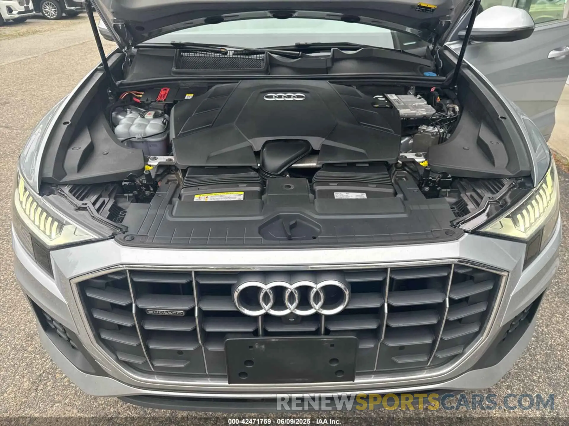 10 Photograph of a damaged car WA1BVAF19KD030815 AUDI Q8 2019