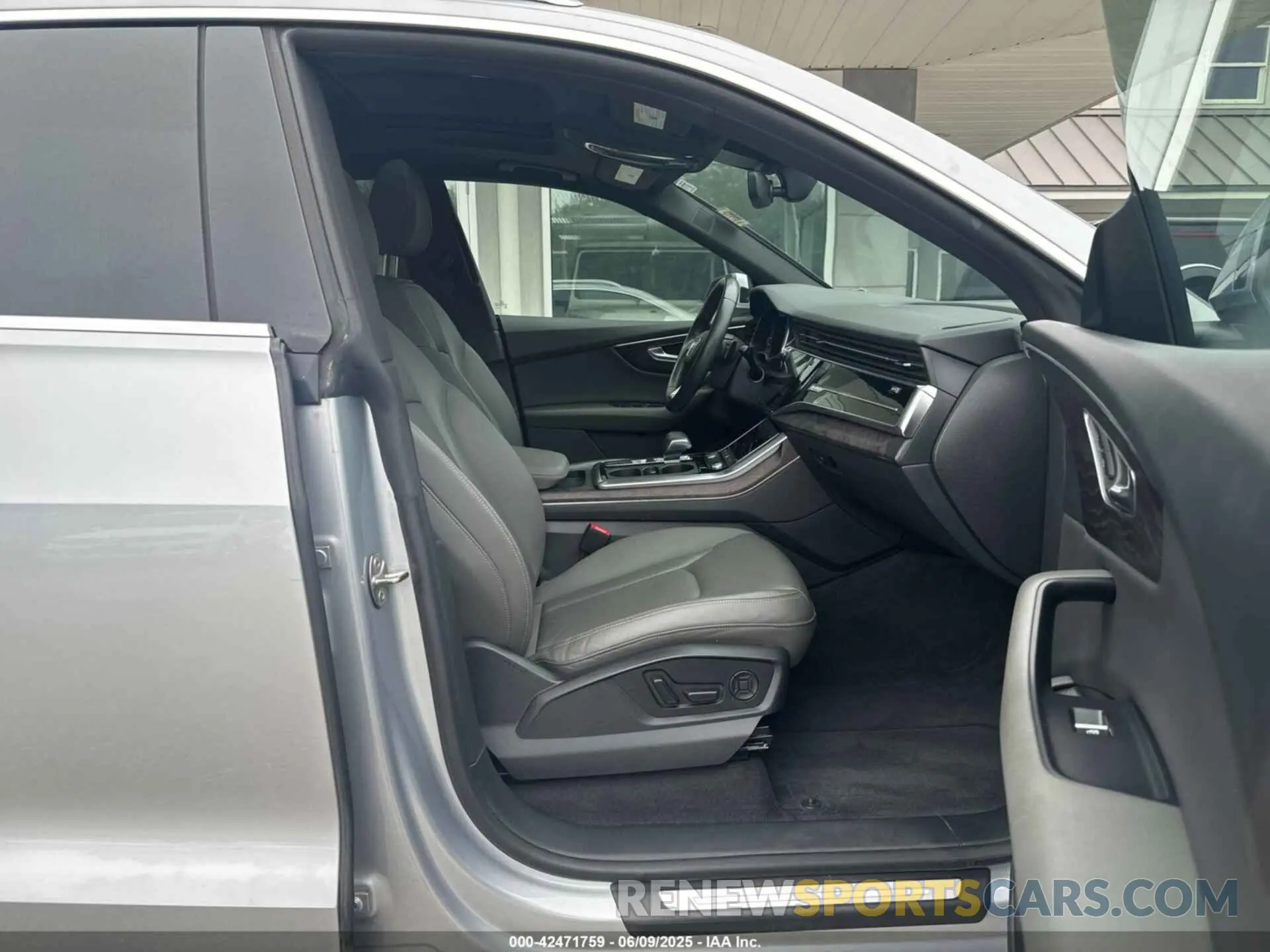 5 Photograph of a damaged car WA1BVAF19KD030815 AUDI Q8 2019