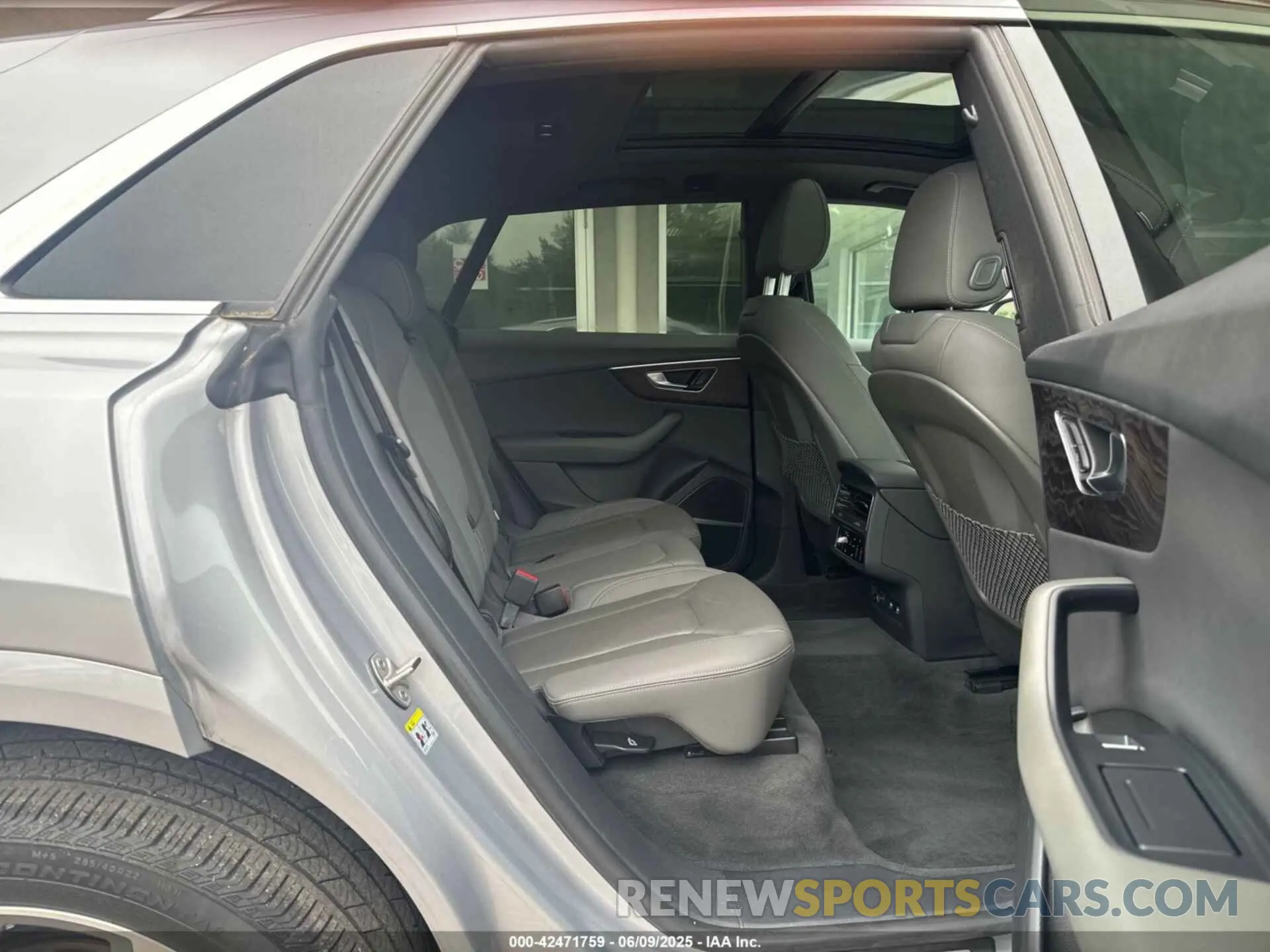 8 Photograph of a damaged car WA1BVAF19KD030815 AUDI Q8 2019