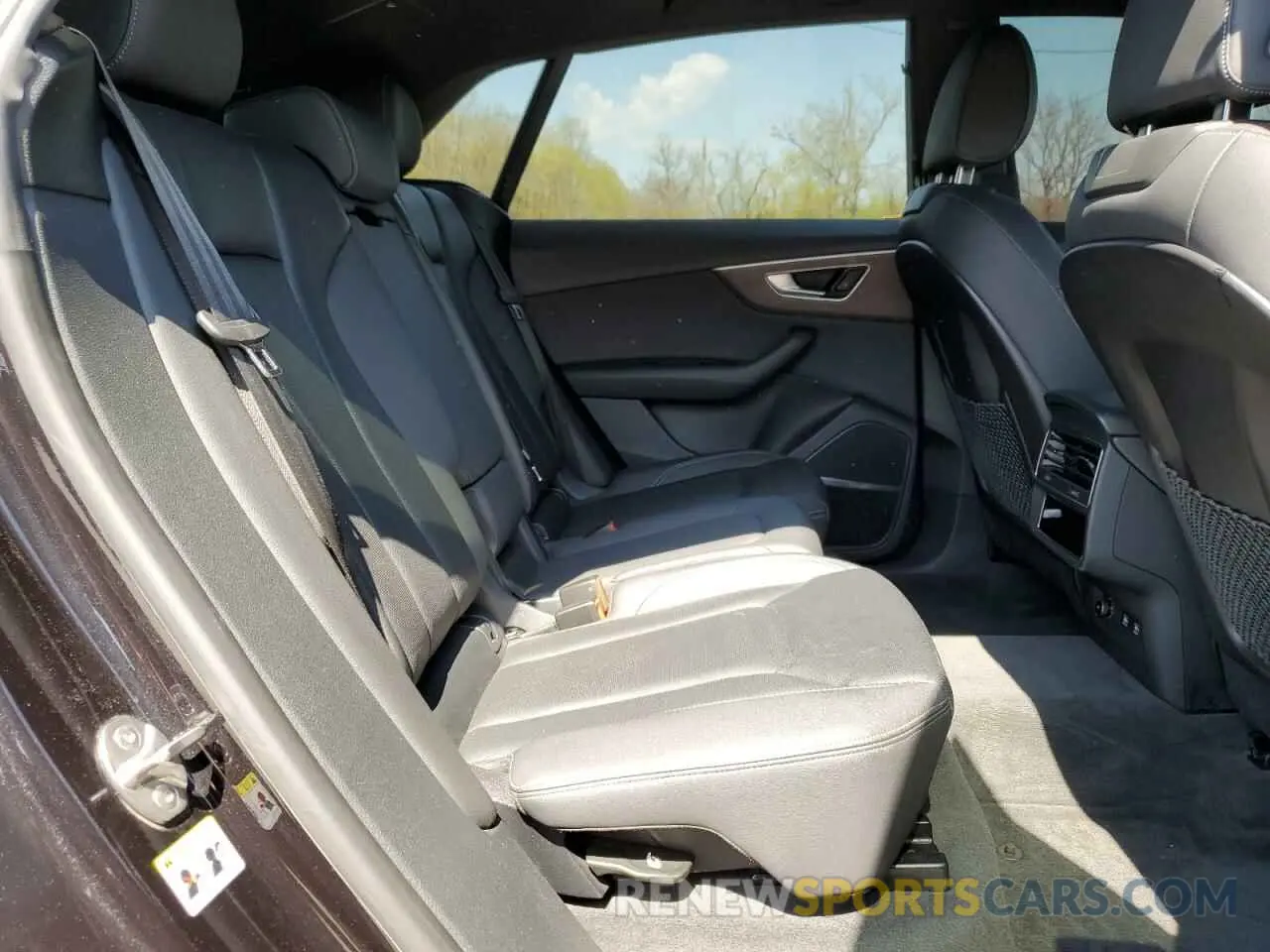 11 Photograph of a damaged car WA1EVAF10KD006691 AUDI Q8 2019