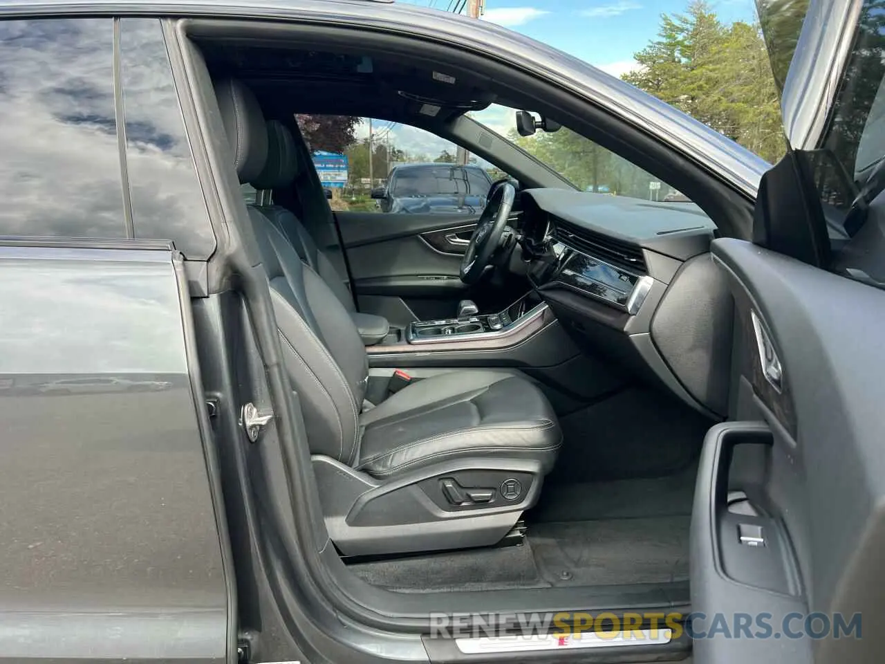 5 Photograph of a damaged car WA1EVAF10KD047192 AUDI Q8 2019
