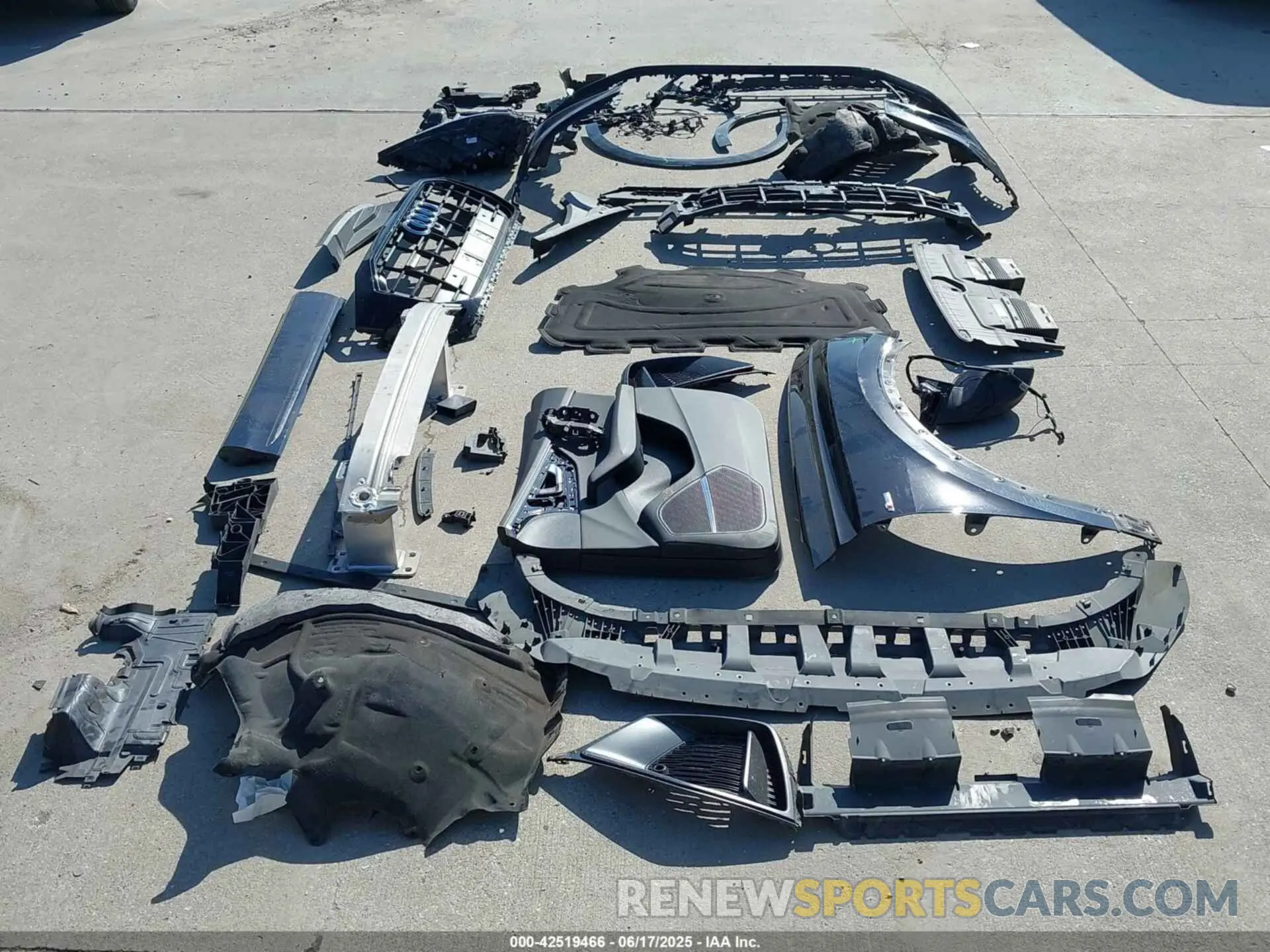 12 Photograph of a damaged car WA1EVAF16KD036178 AUDI Q8 2019