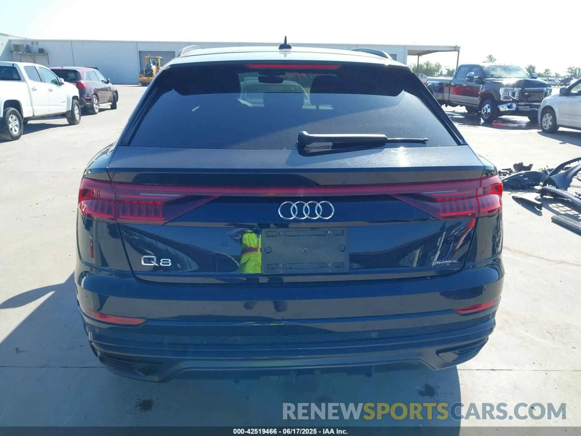 17 Photograph of a damaged car WA1EVAF16KD036178 AUDI Q8 2019